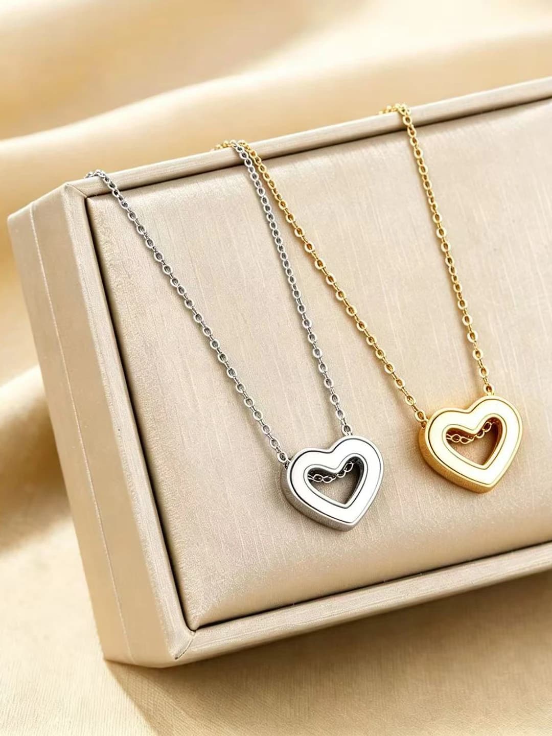 Women's titanium steel necklace with heart pendant