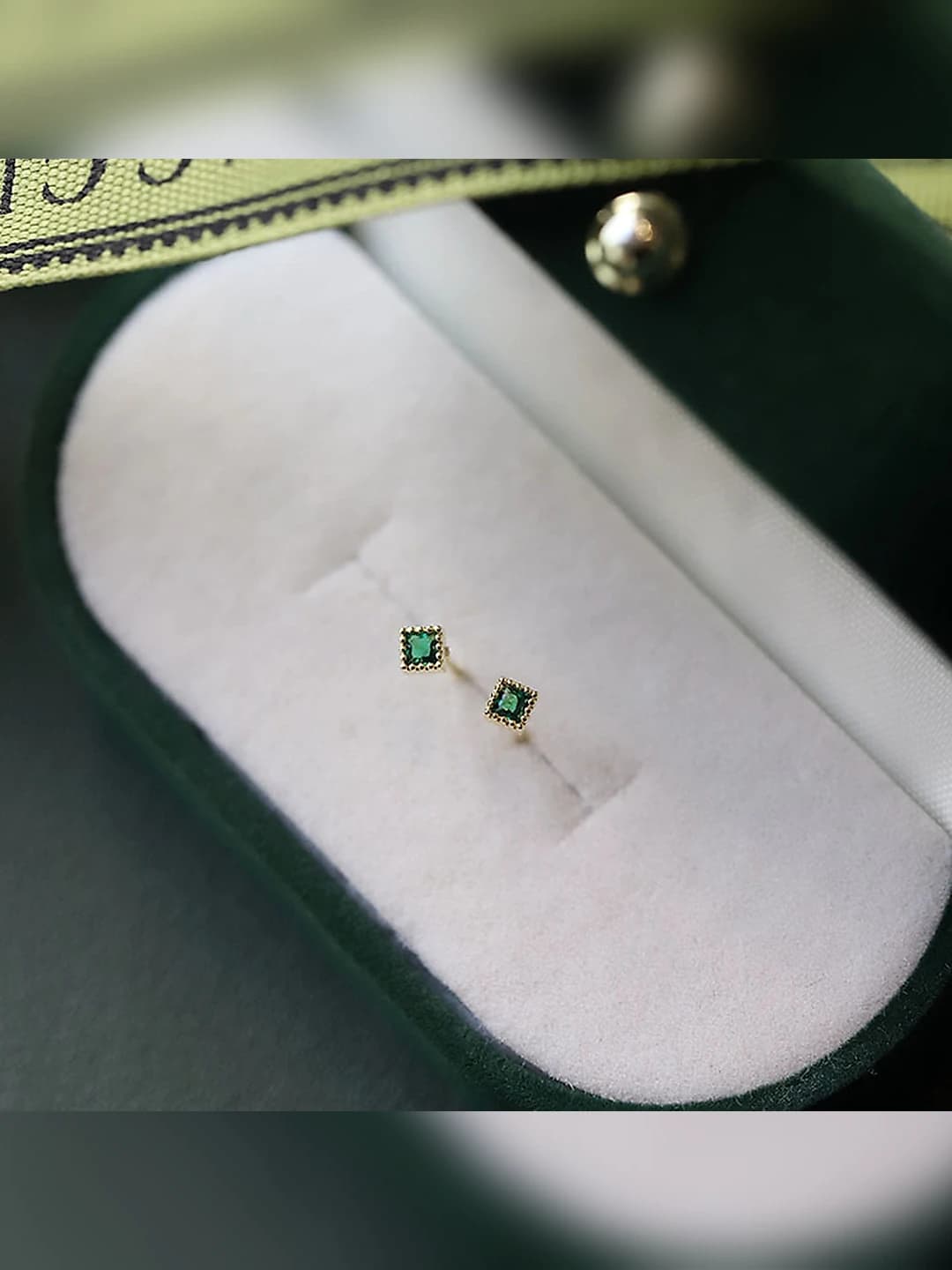 Green diamond, gold