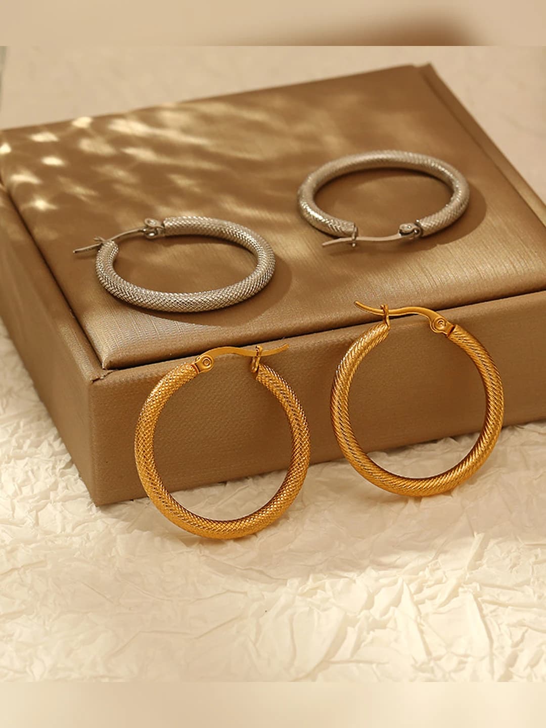 Women's stainless steel earrings with geometric circular pattern, 18K gold plating, minimalist style