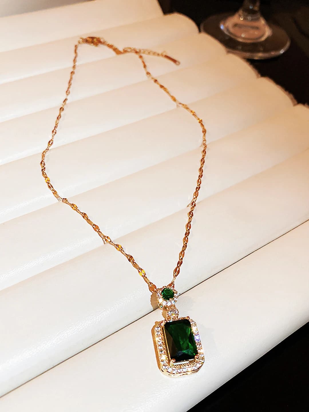 XL1507-1 Emerald square necklace