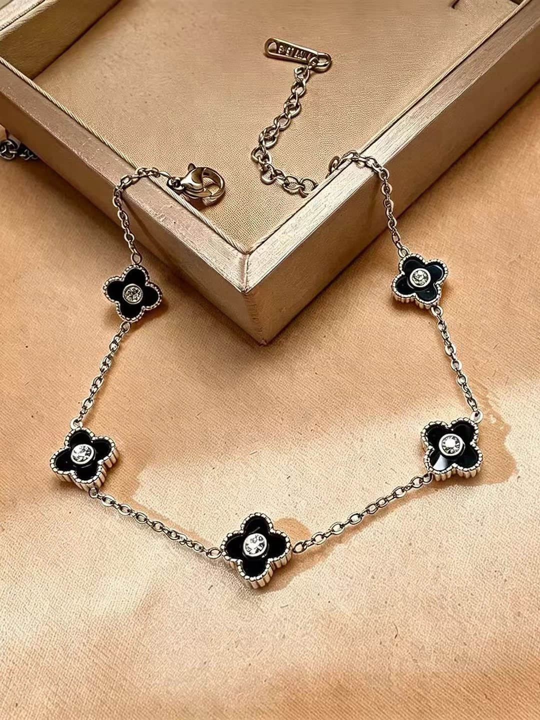 Серебряный, двухсторонний чёрный
