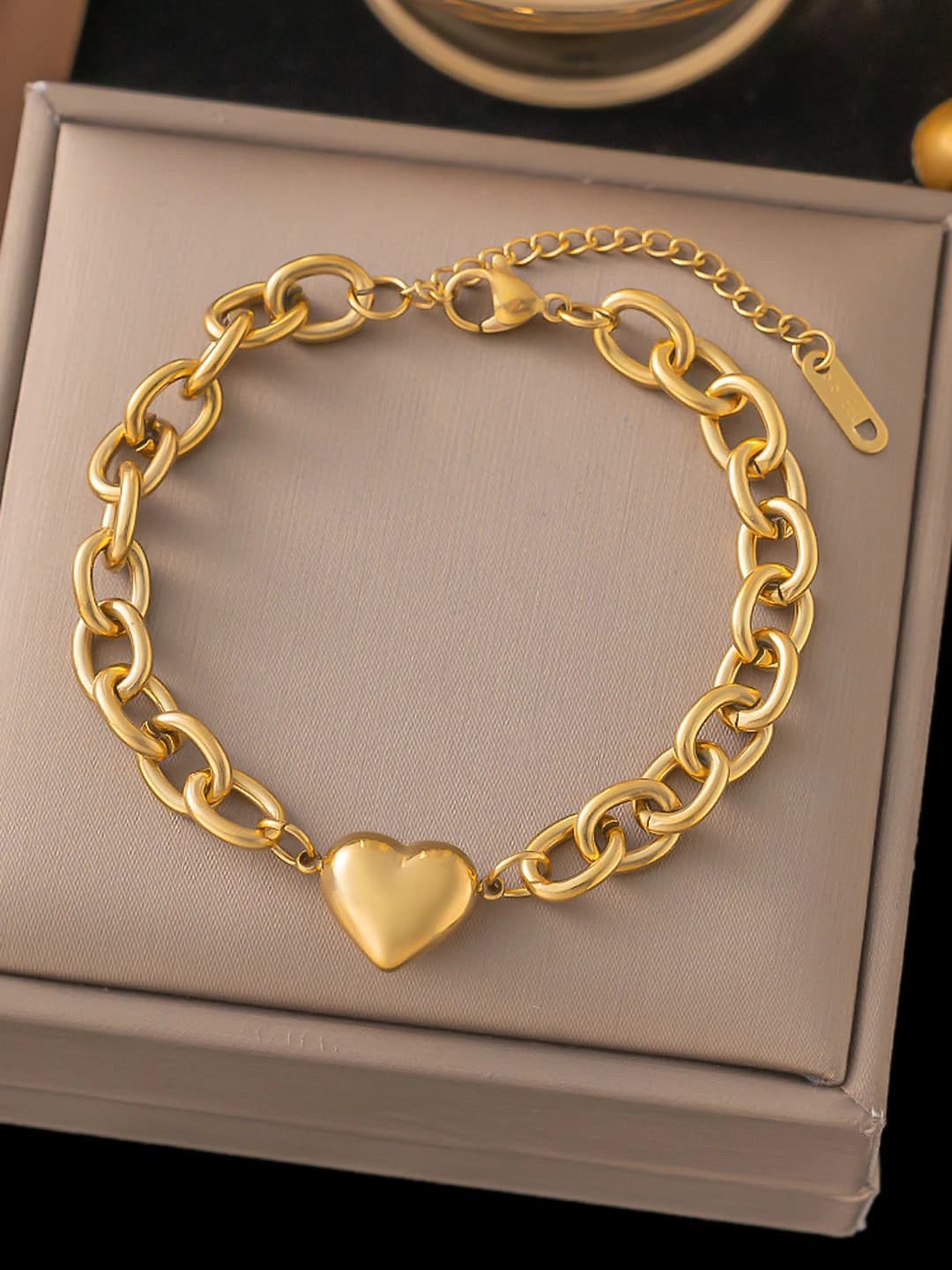Heart thick chain gold