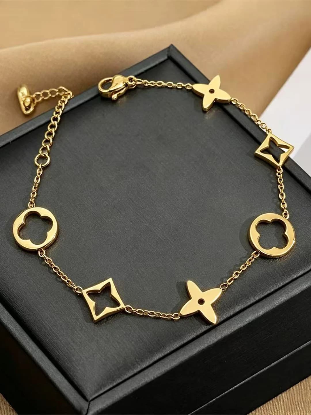 9271-Gold bracelet