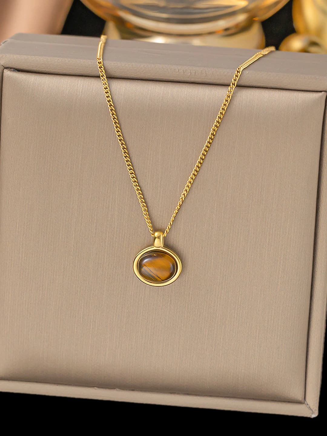 XLH406, oval, gold
