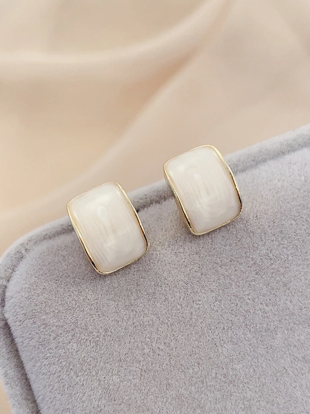 Молочные серьги, золото