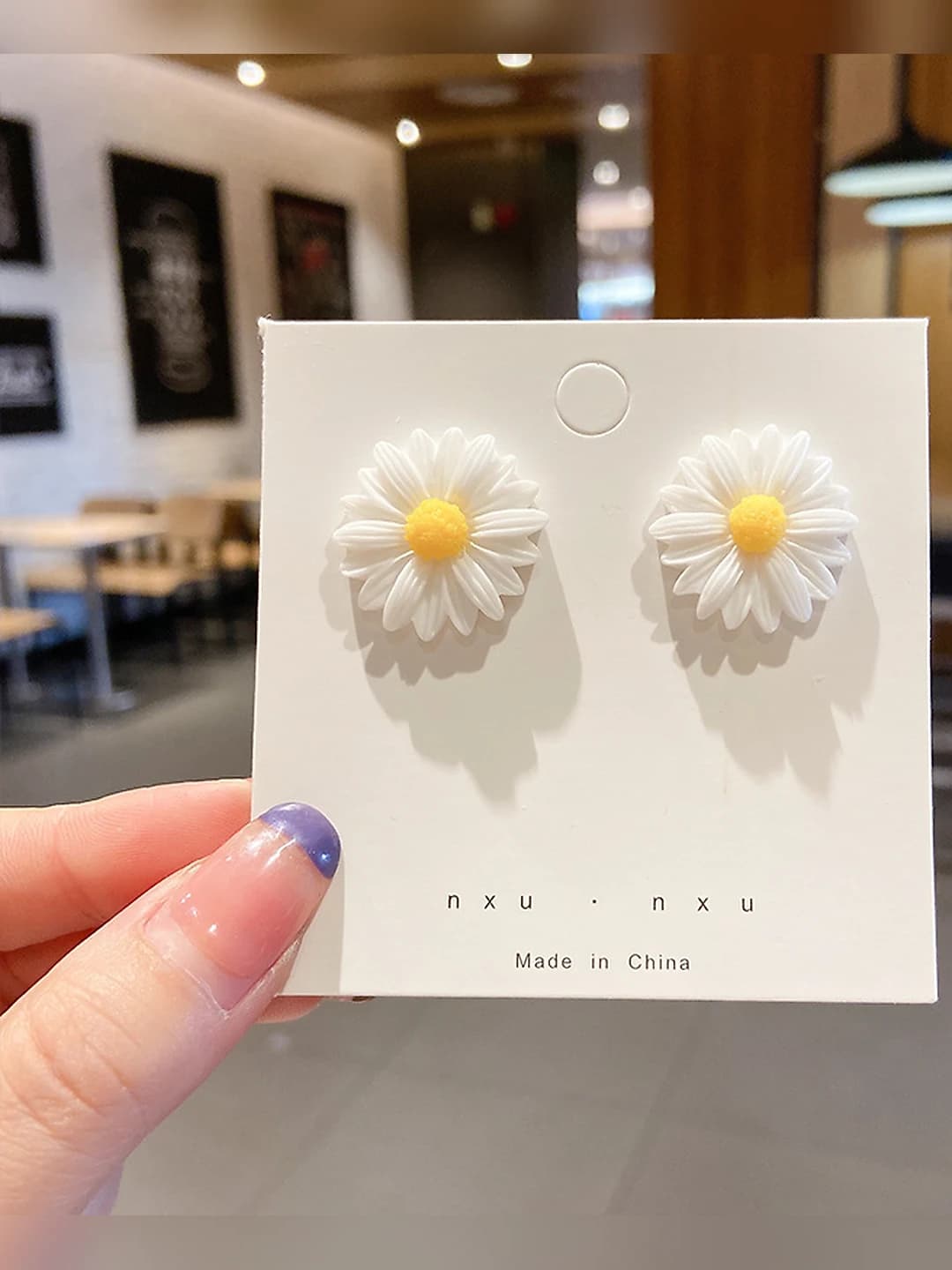 Large white daisy