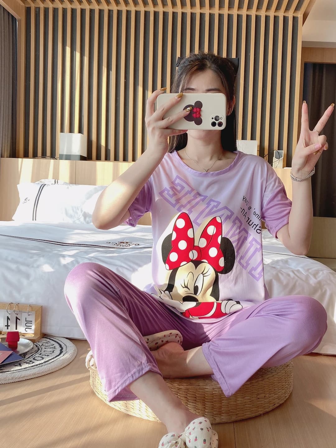 Binafsha Mickey boshi