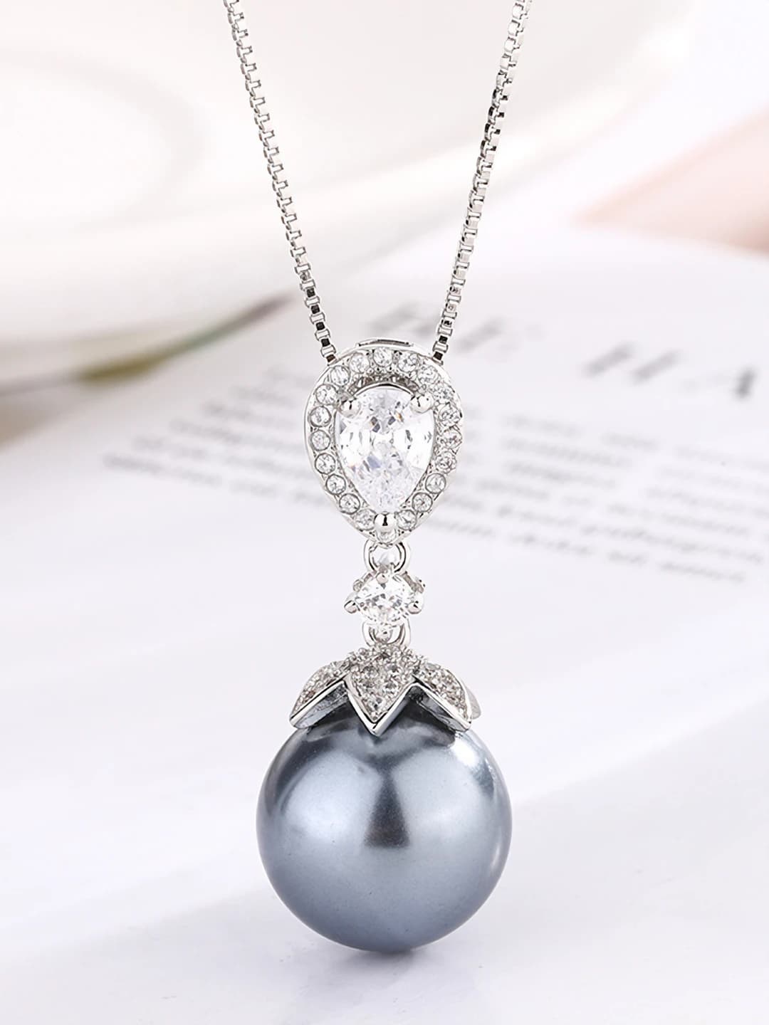 Grey pearl pendant