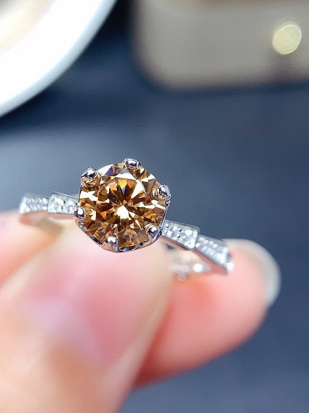 Кольцо «Змеиная кость», шампань, 2 ct (8 мм)