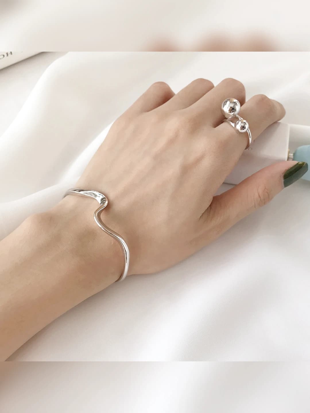 Women's wavy open bangle bracelet, Korean style, retro, irregular, material: copper plastic