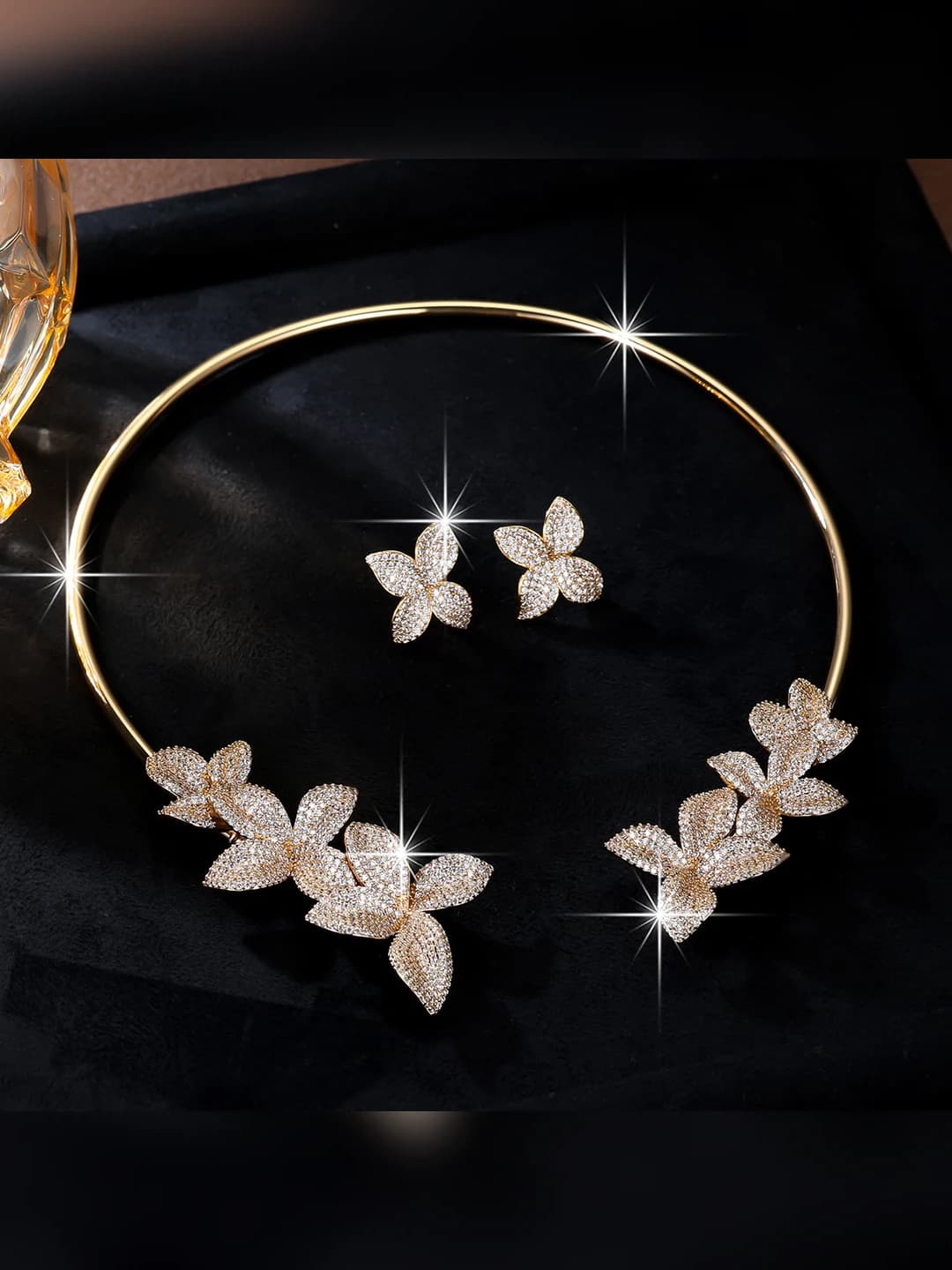 Women's necklace and earring set with zirconia and floral pattern, gold-plated brass, Euro-American style, wedding gift