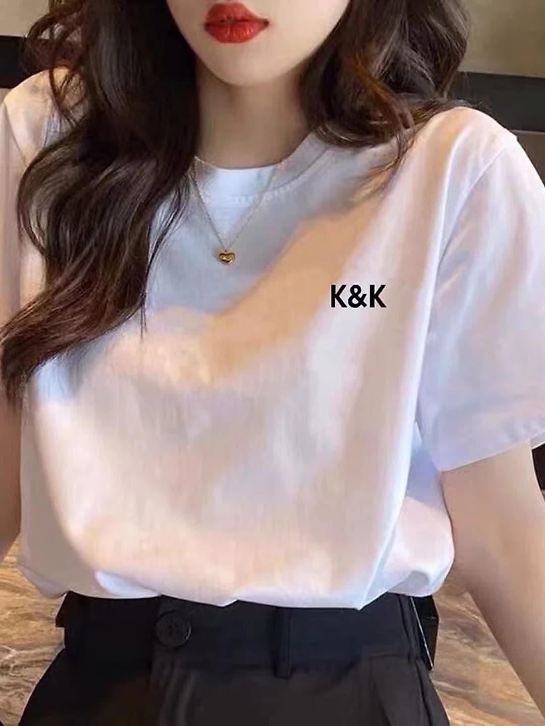 Oq (chap ko'krakda KK)