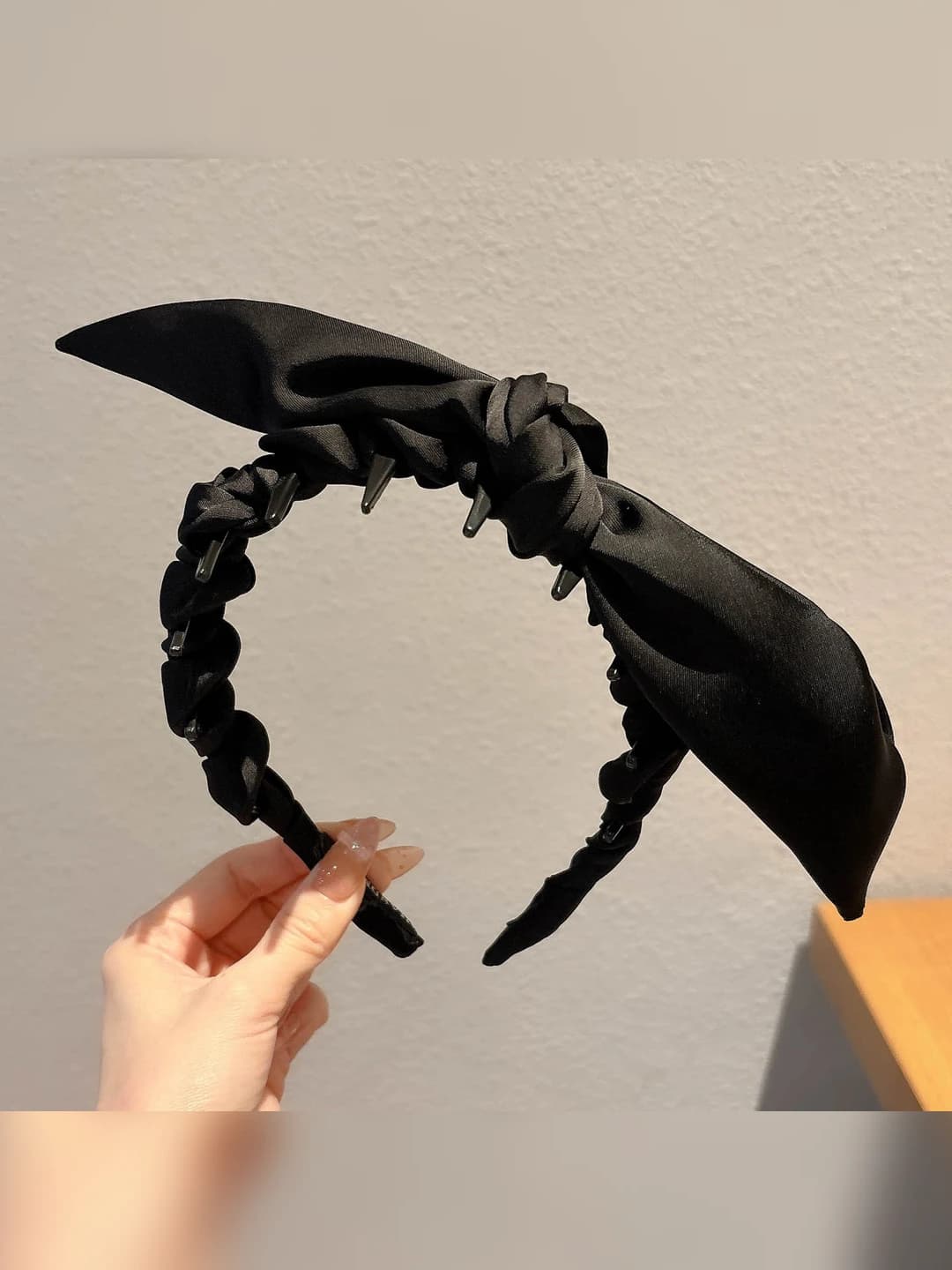 Чёрный, большой бант
