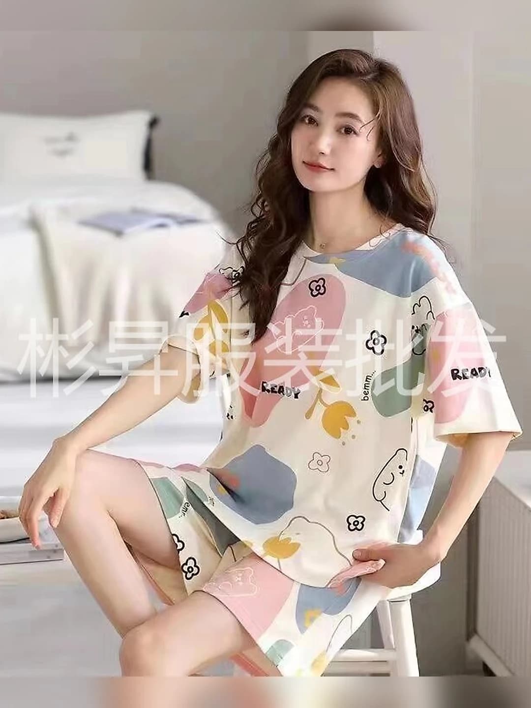 Ayollar uchun yozgi yupqa pijama to'plami: dumaloq yoqa, kalta yeng, shorti, havo o'tkazuvchan, elastik, bo'sh (oversize) uy kiyimi