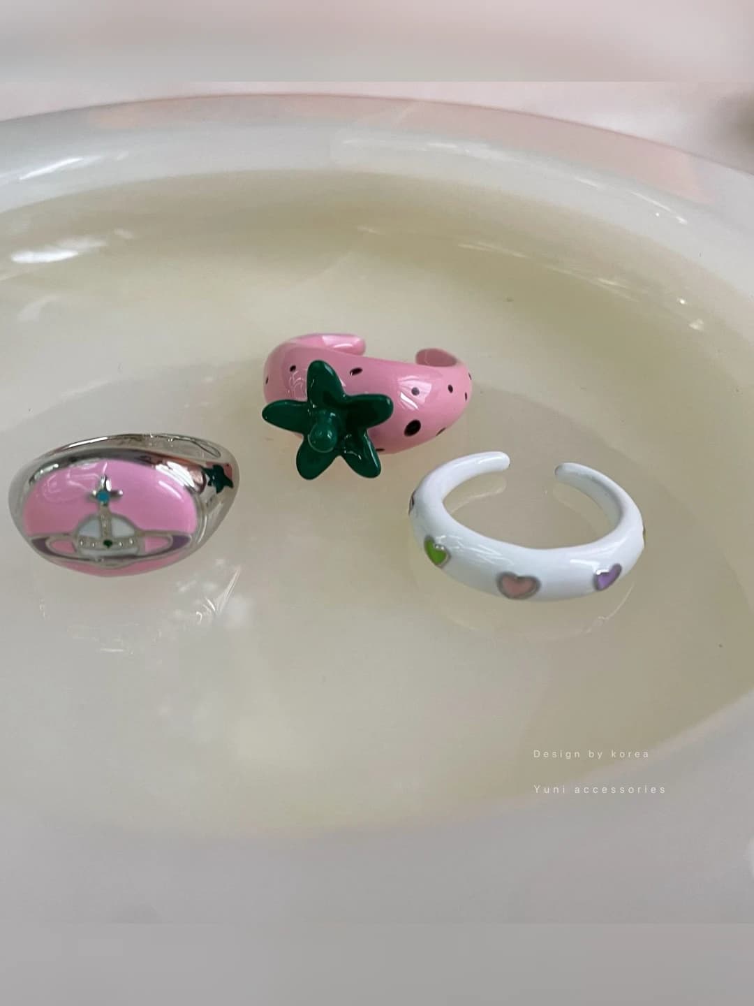 Women's open ring with colorful enamel strawberry design, retro style, simple and versatile design element