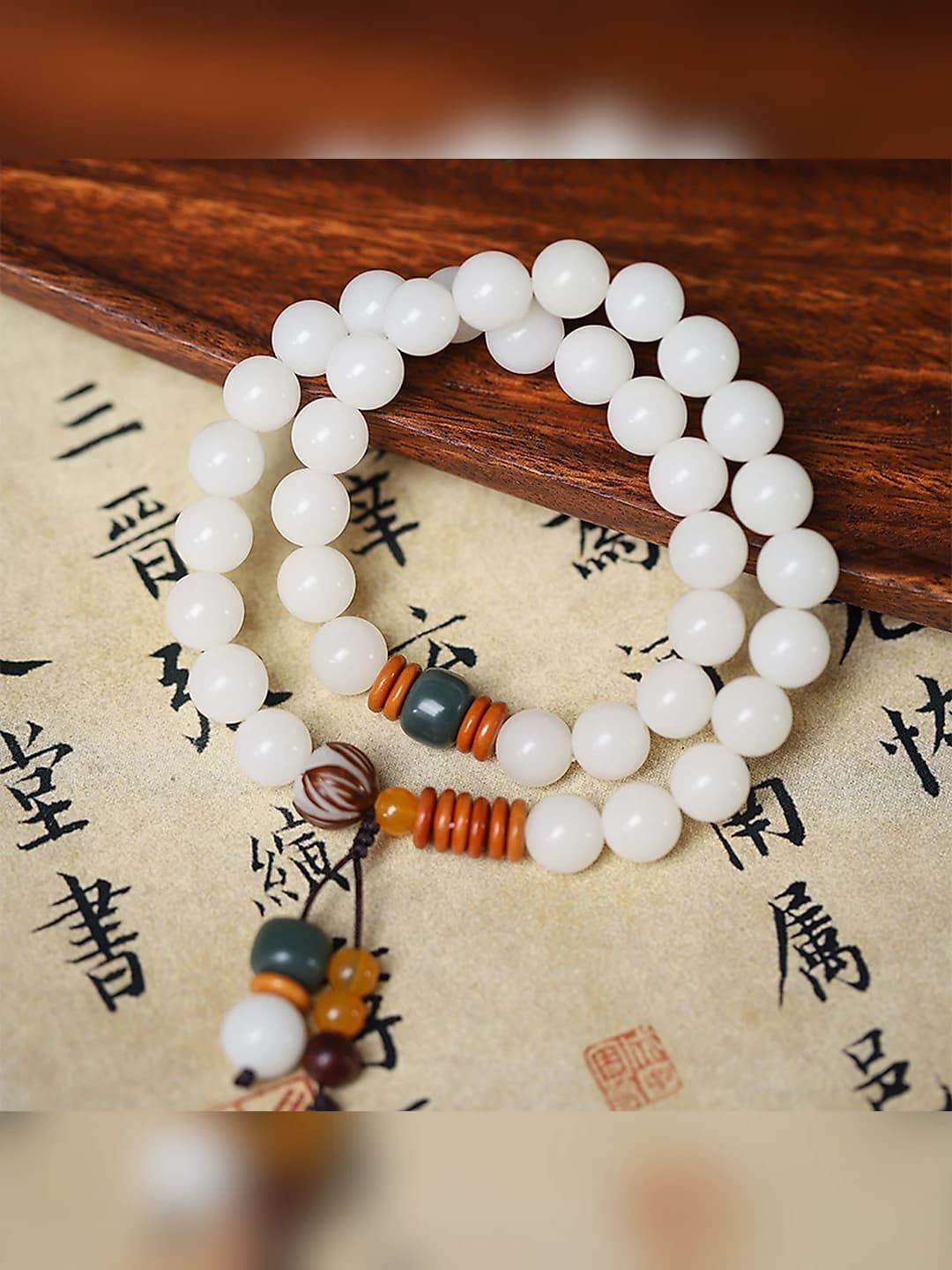 Double loop white bodhi