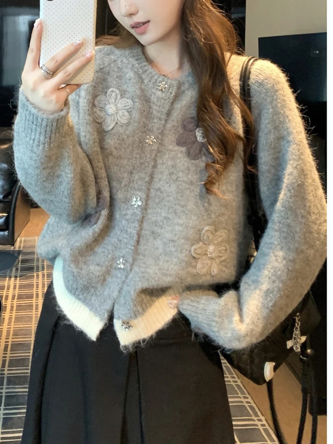 Women's knit cardigan with crew neck, long sleeve, straight cut, floral pattern, casual style, autumn-winter