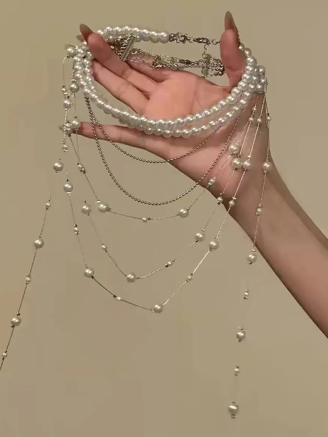 1605