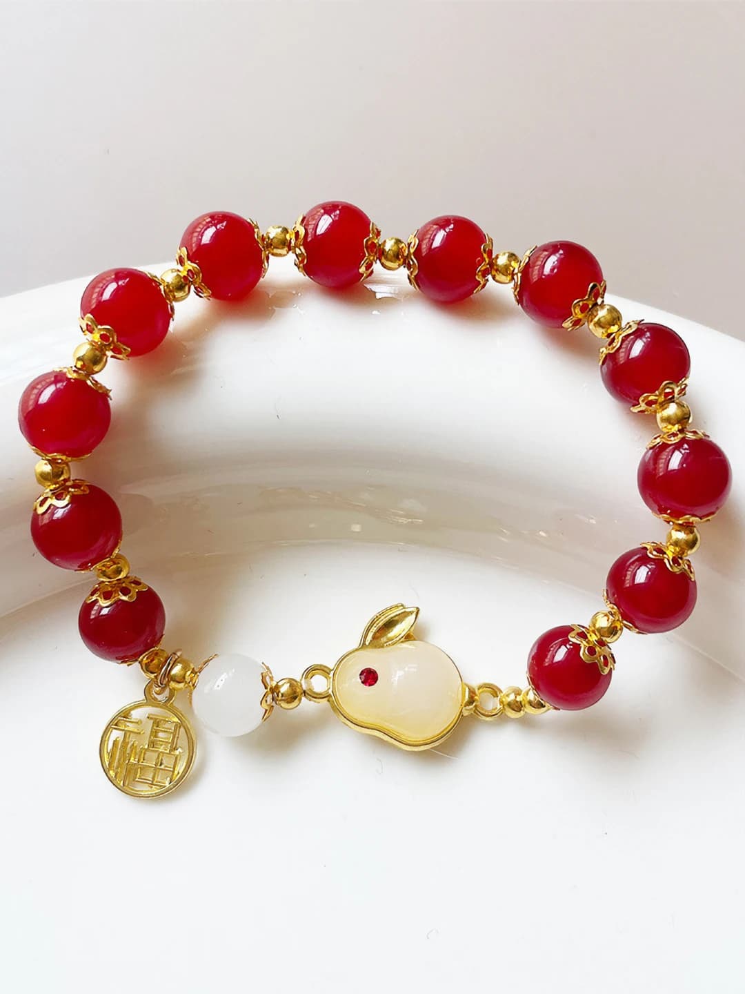 Women's bracelet with green beads in Chinese style, metal material, retro design element