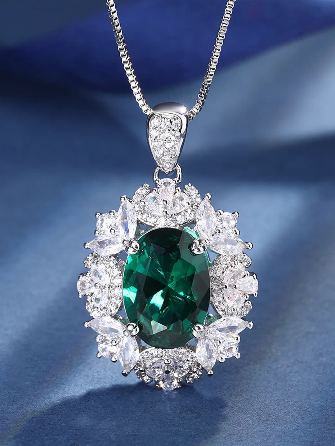 Green nano pendant with chain