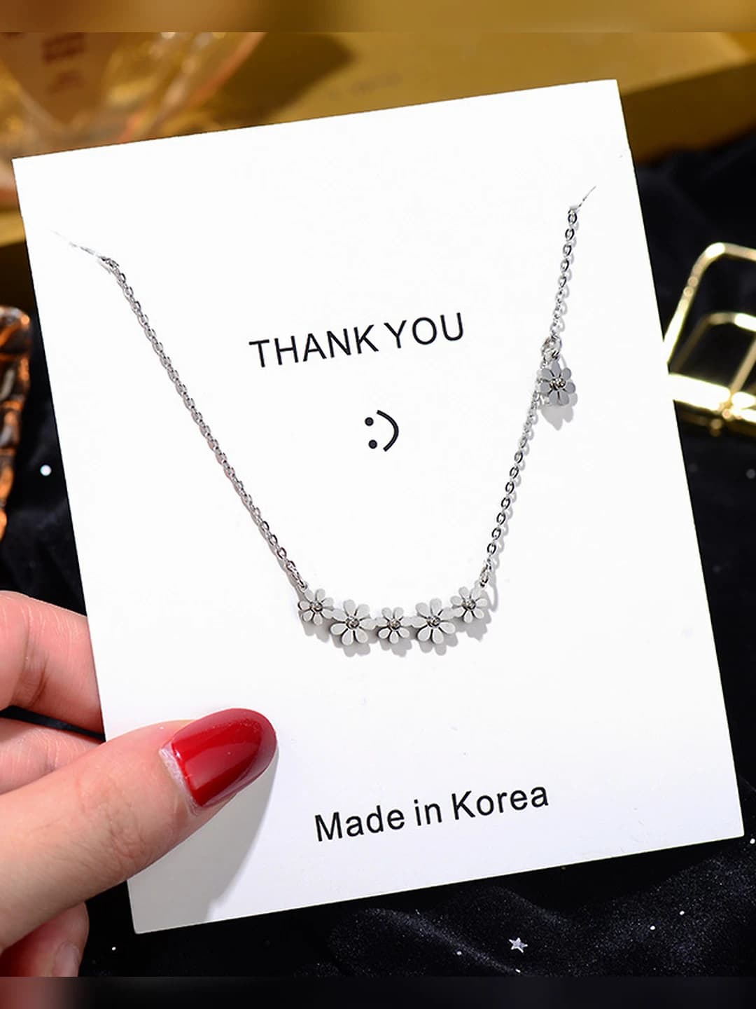 Silver daisy necklace