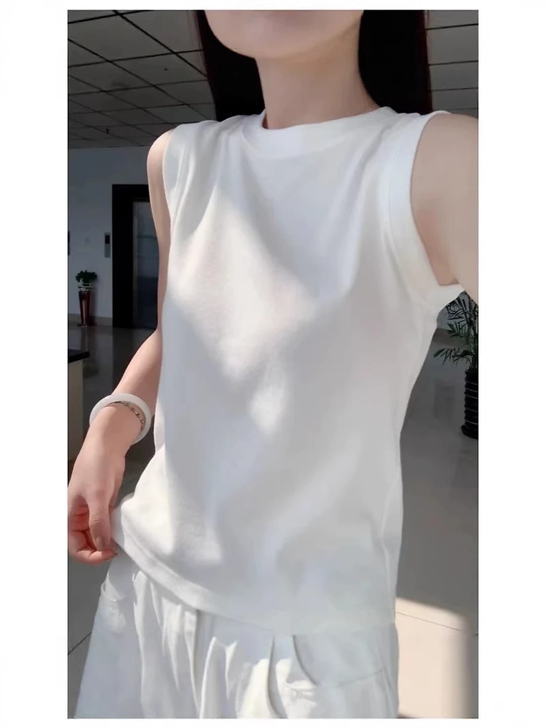 Women's summer sleeveless tank top, crew neck, slim fit, slimming, solid colour white