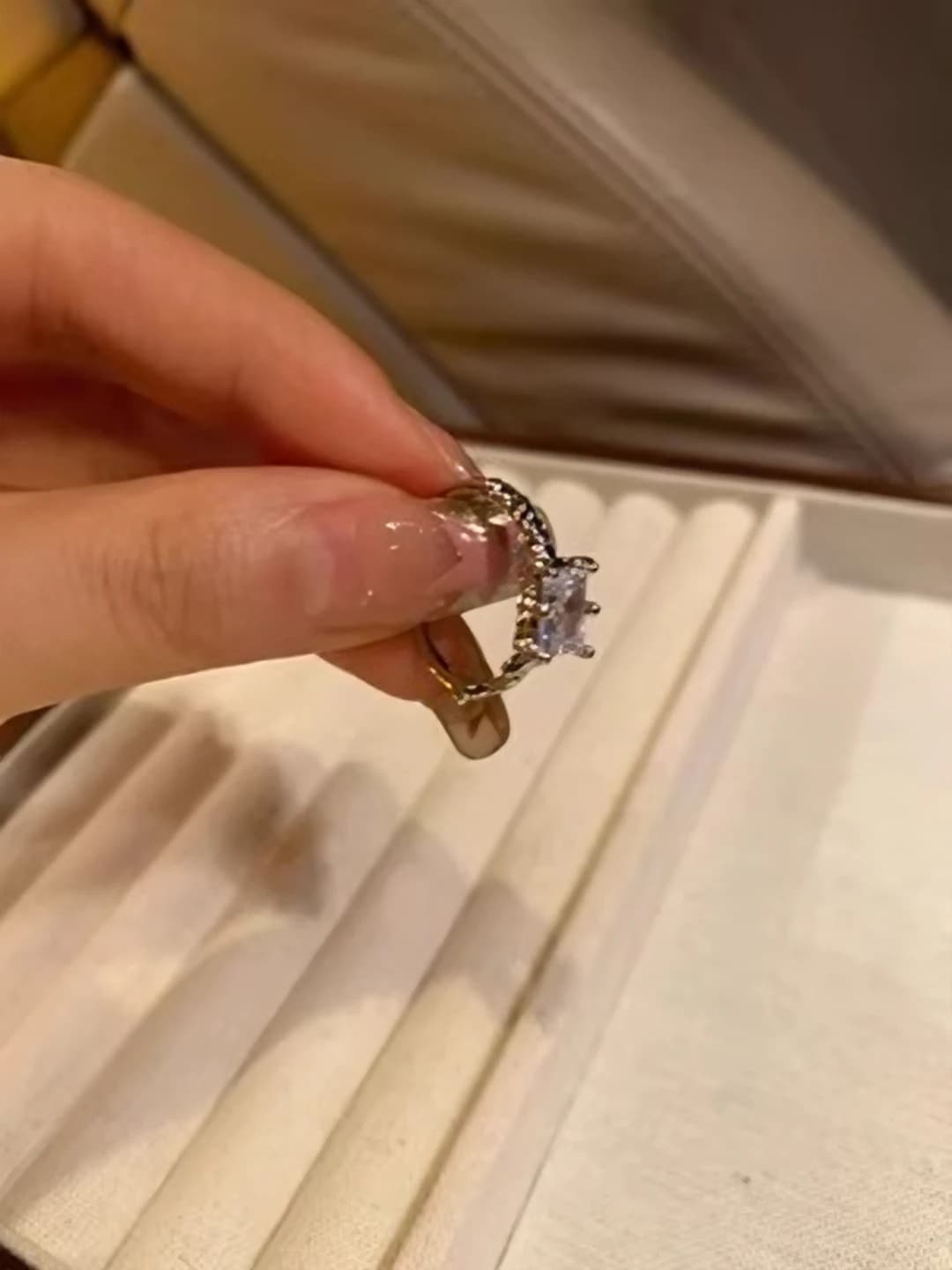 Single zircon ring