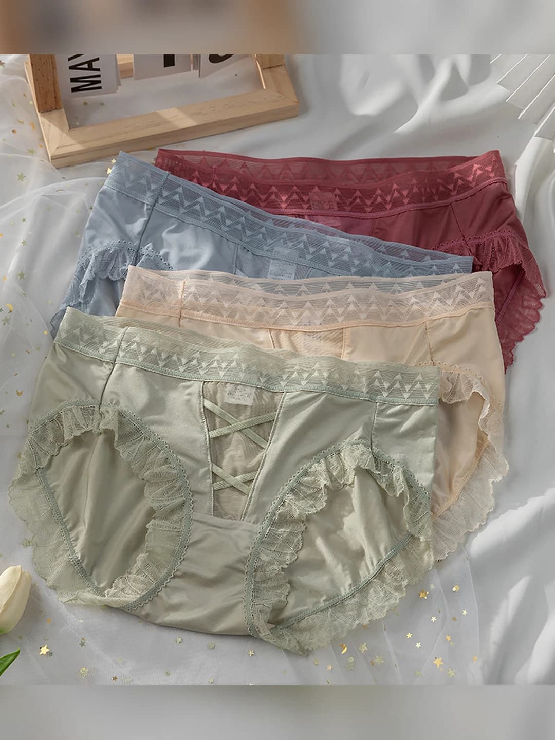 Women's lace briefs: ice-silk fabric, mid-waist, solid colour, breathable, antibacterial, seamless, quick-dry, hip-lifting, with ribbon and lace details