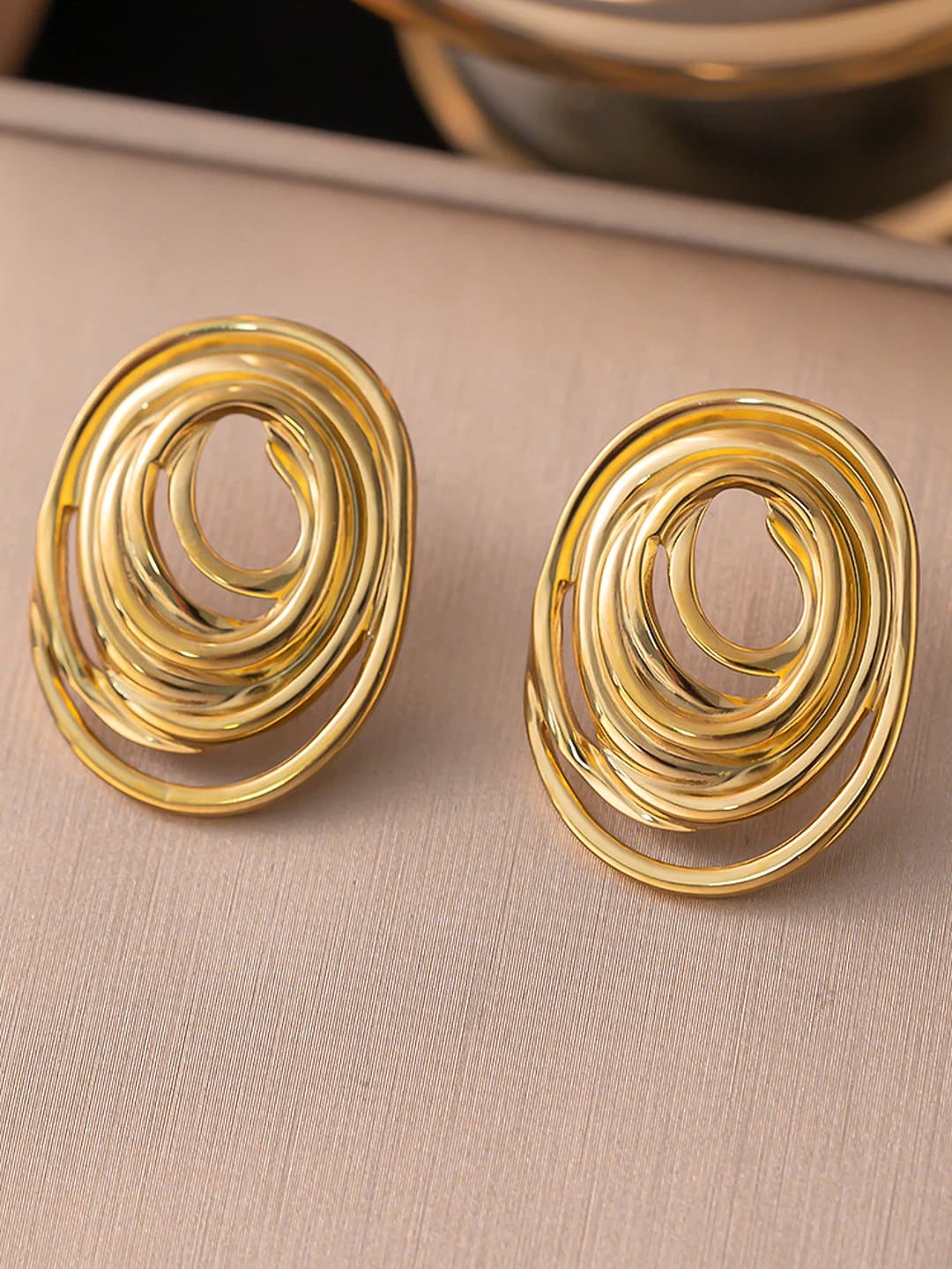 Gold oval