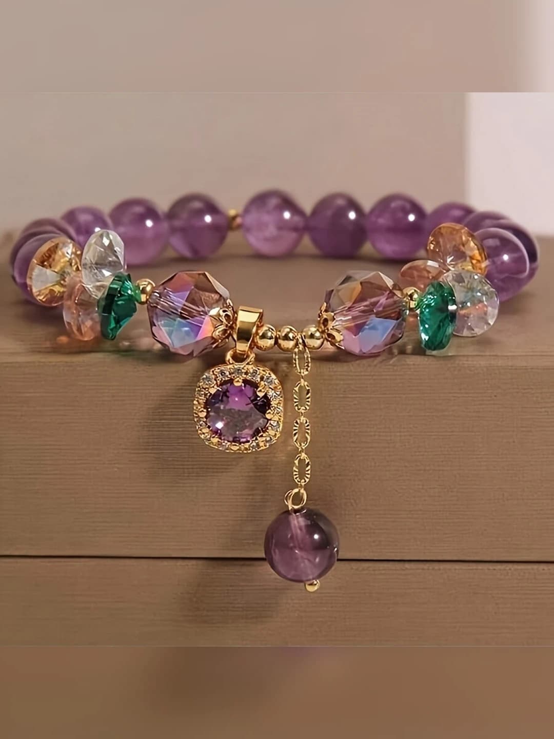 Women's glass and glass bead bracelet with square design element, style: fashion OL, product type: hand jewelry, for whom: for women