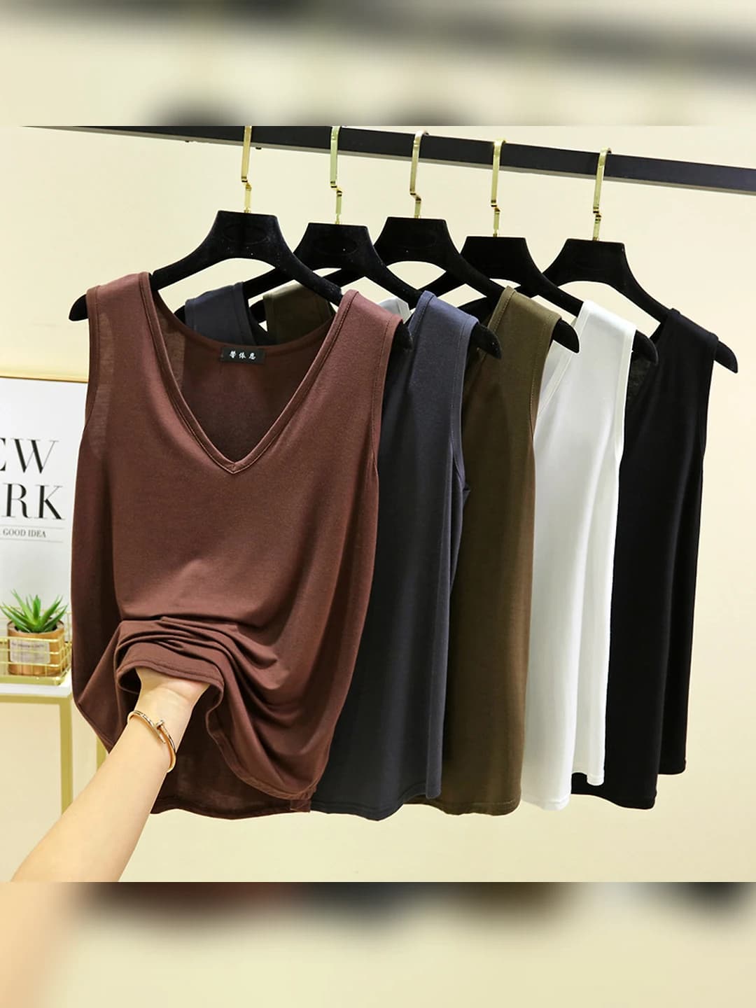 Women's thin V-neck sleeveless tank top, 2026 summer, 90-95% modal, solid colour, loose fit, stretch, inner layer