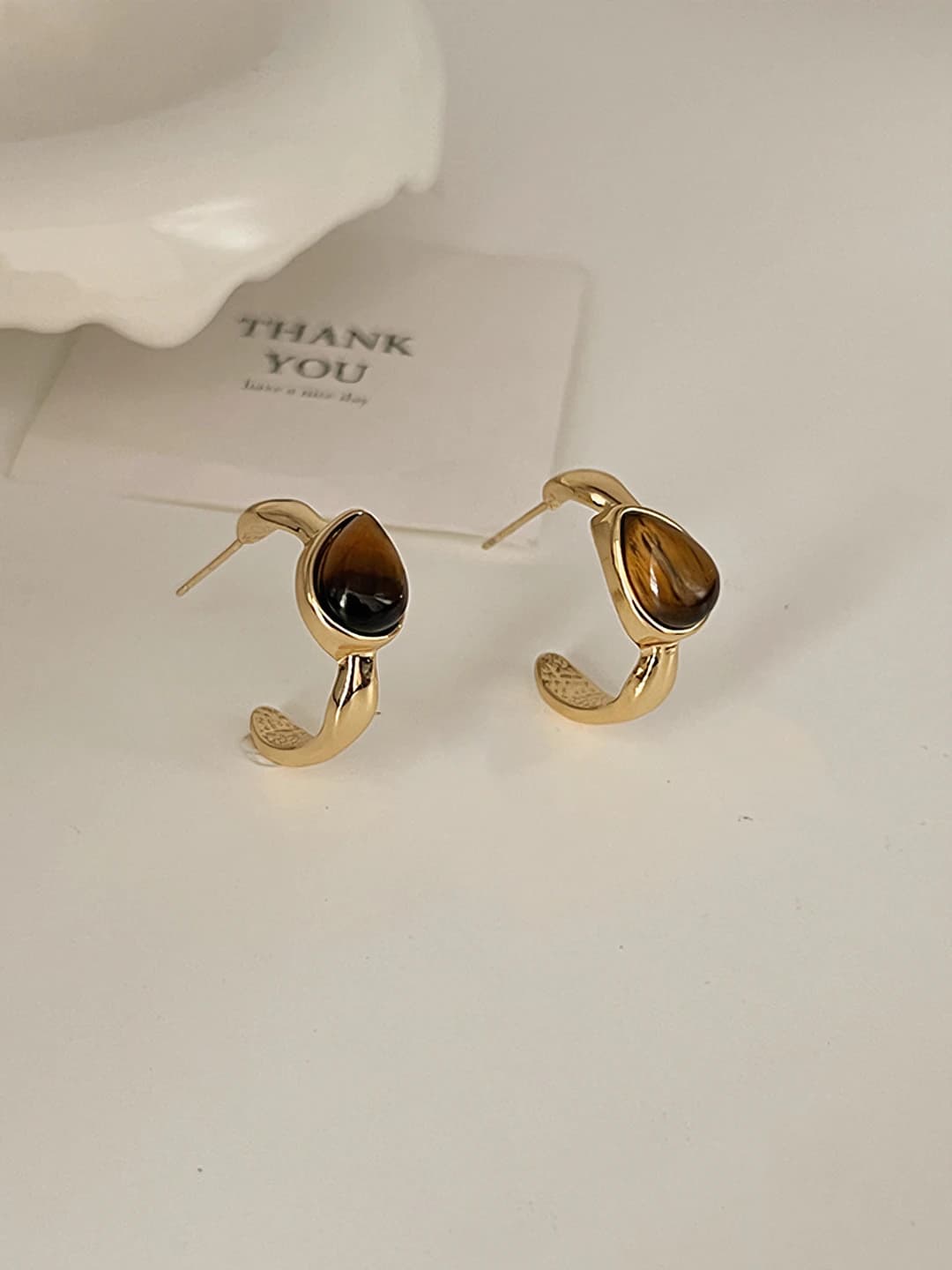Women's tiger eye stud earrings for autumn-winter 2026, Korean style, elegant design