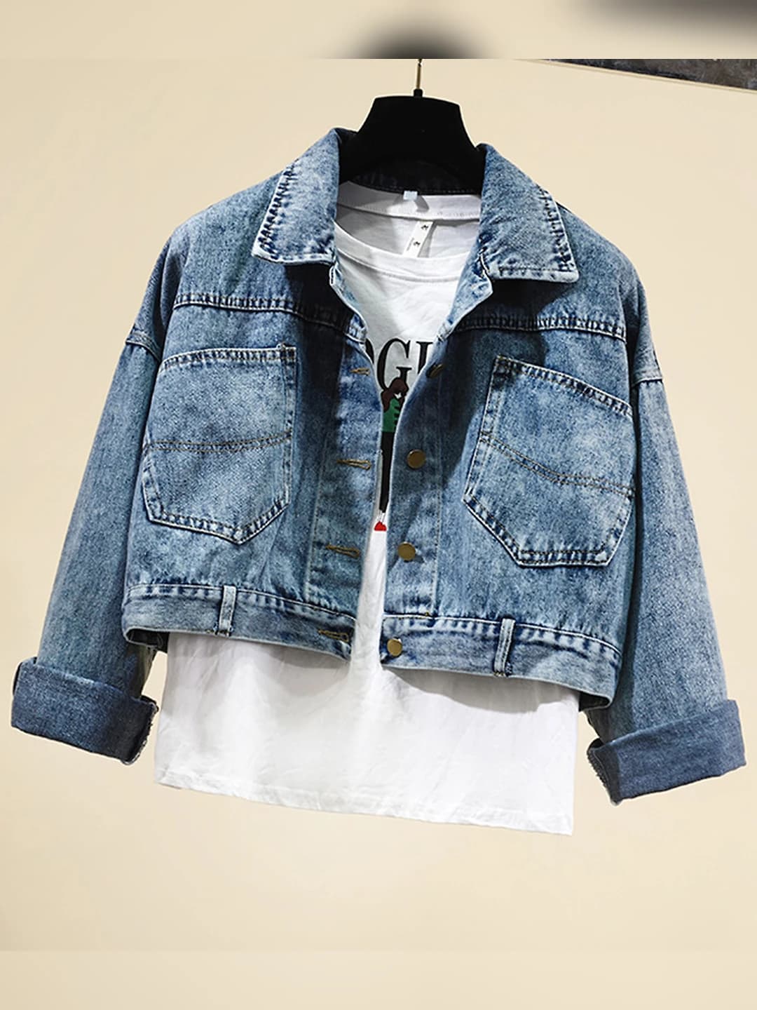 Ayollar uchun bahor-kuzgi kalta denim kurtka, bo'sh (oversize) kesim, nozik ko'rsatadigan, retro uslub, bir rangli, uzun yeng, qaytarma yoqa