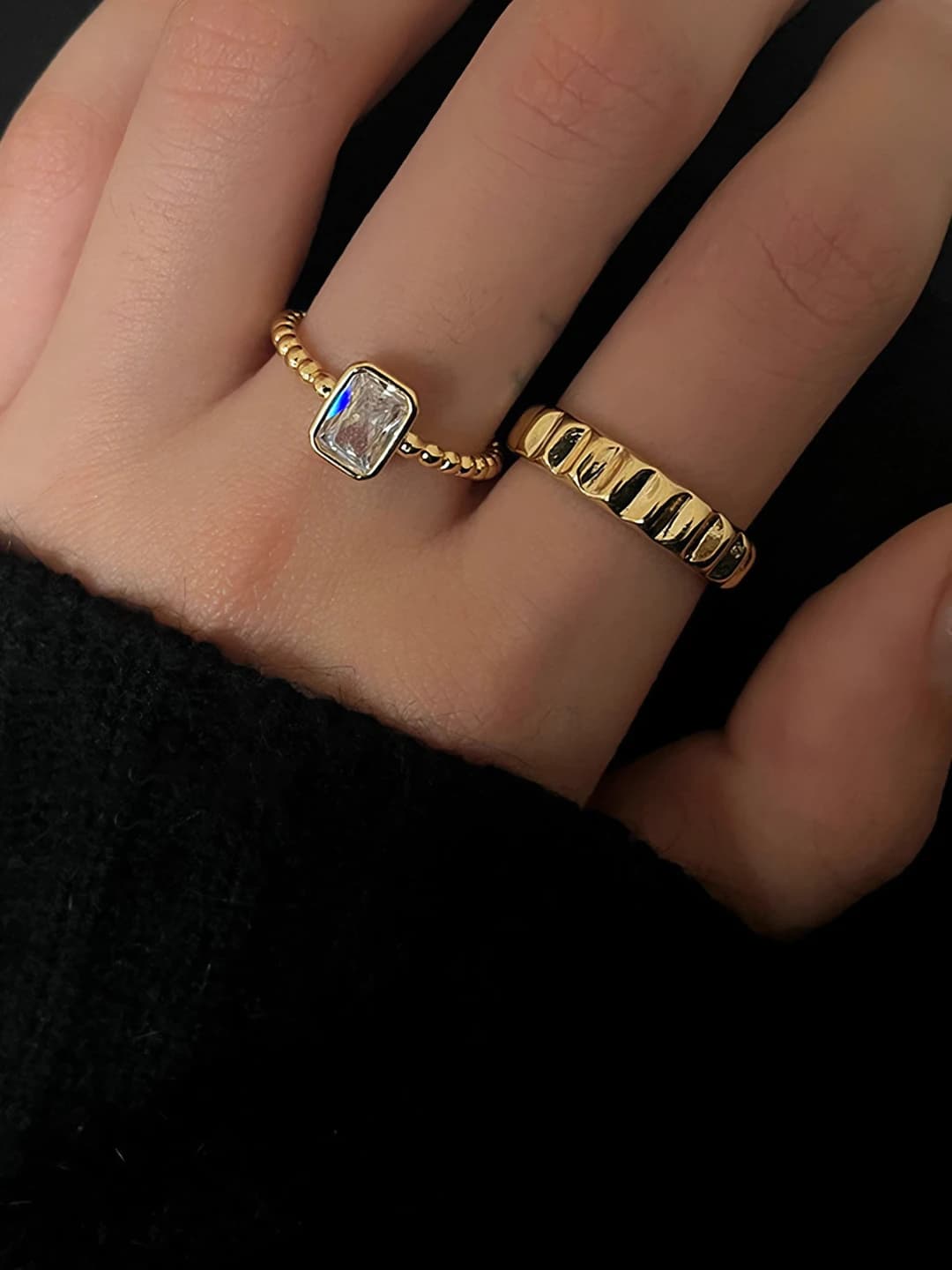 Women's metal ring with geometric design and rhinestones, open