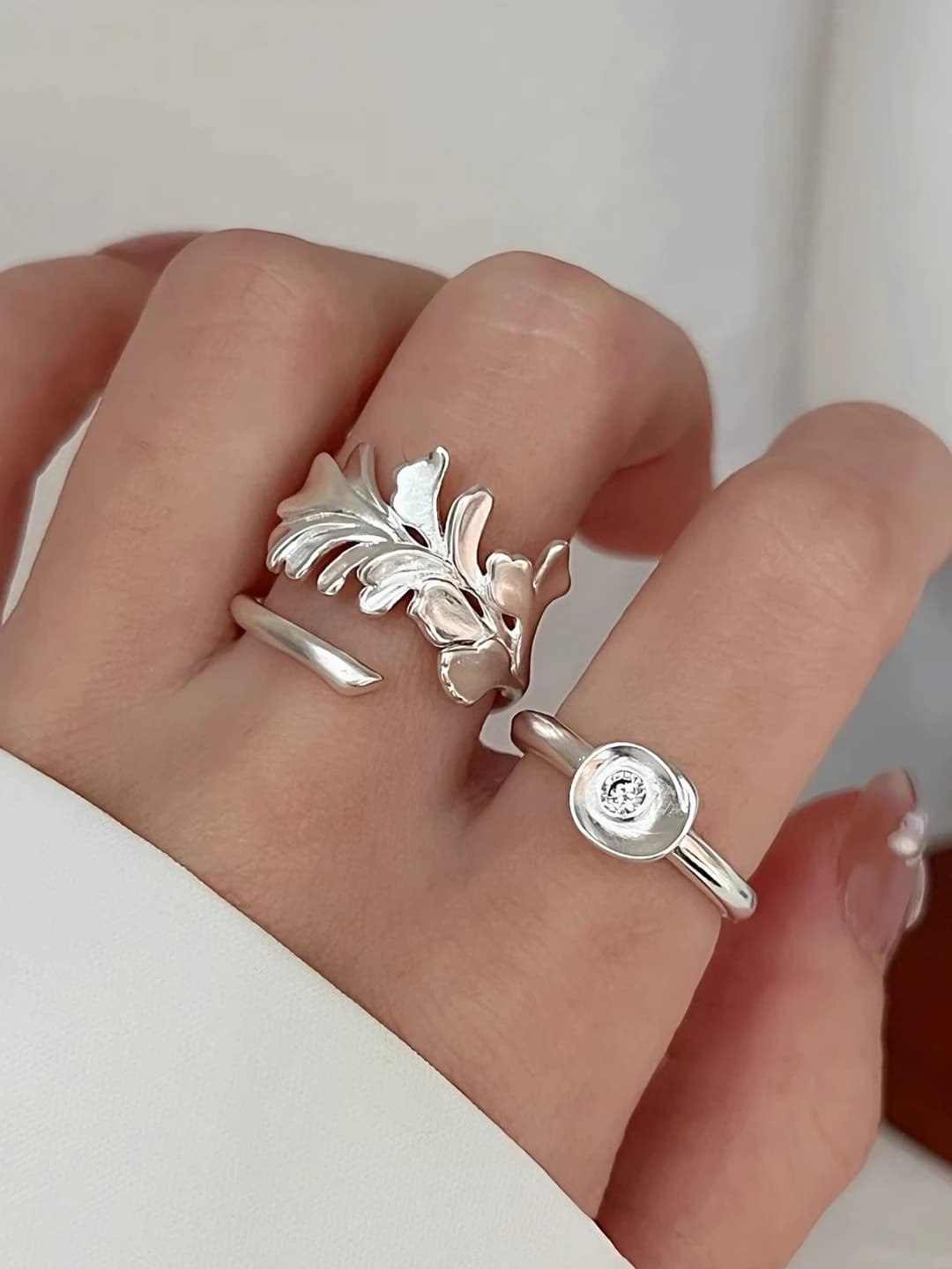 Women's open ring in minimalist style with geometric lines, copper, leaf and geometric shape, electroplating, design element: ring, product type: hand jewelry