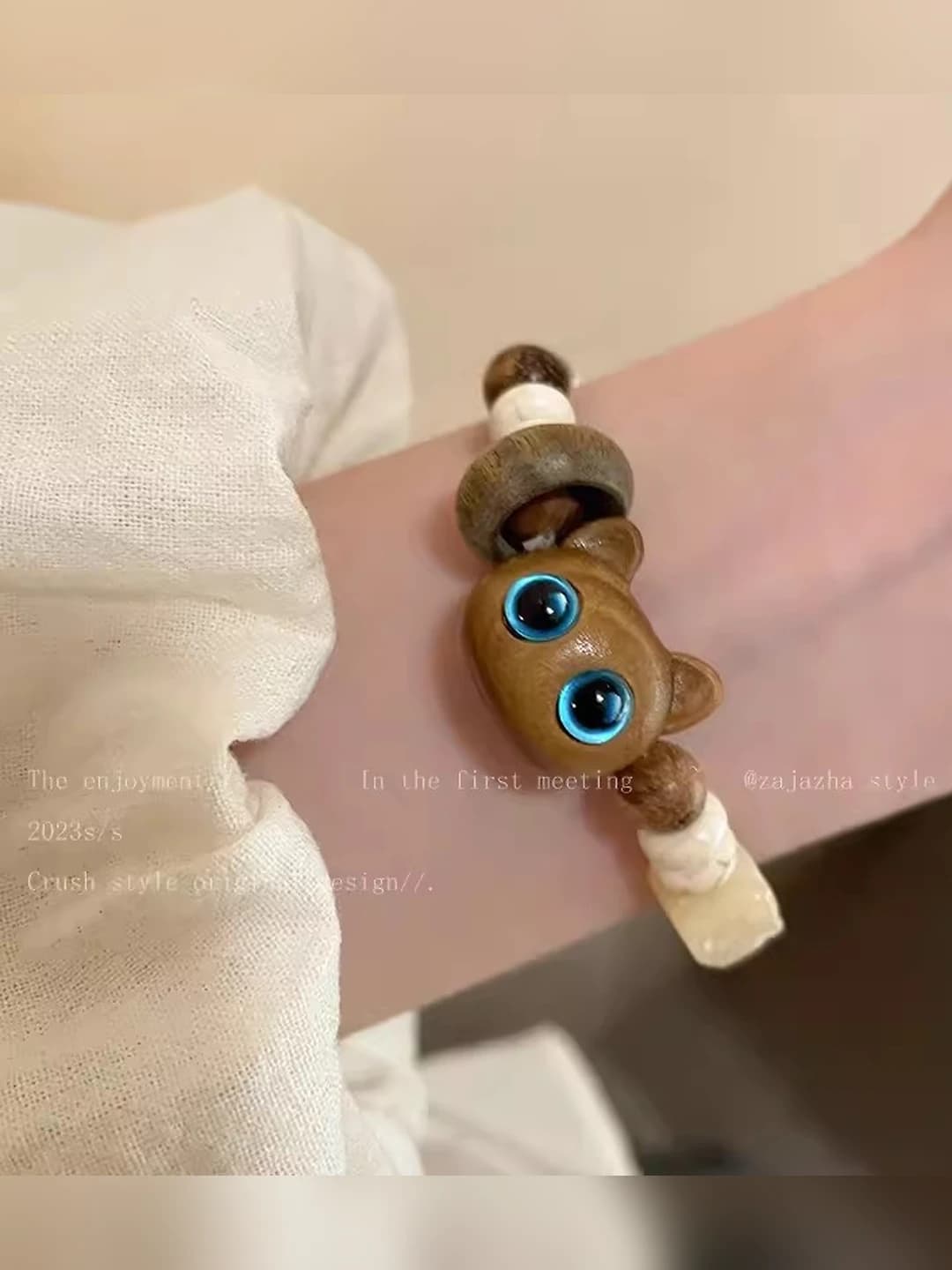 Brown resin cat bracelet