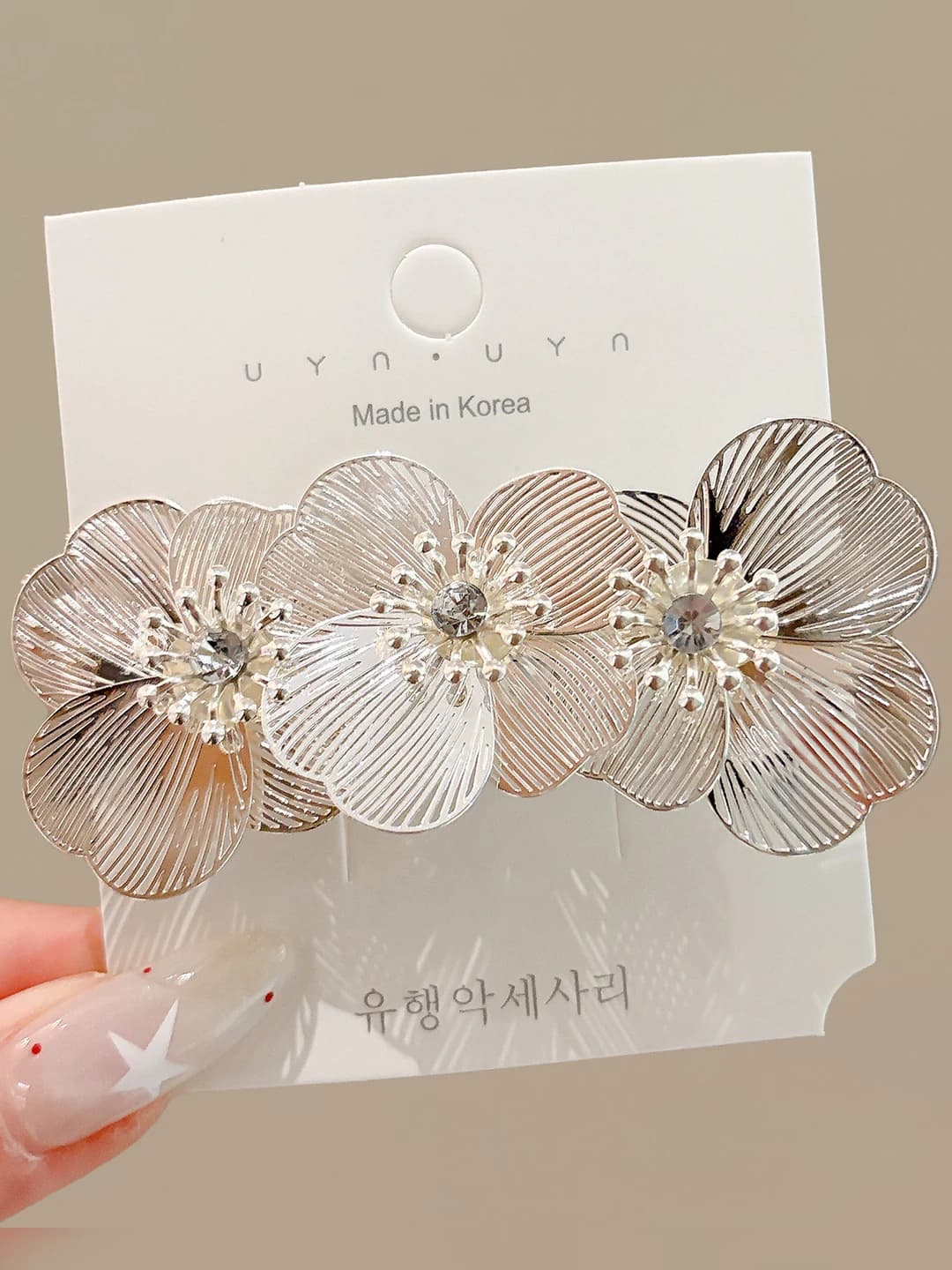 1 Silver flower clip