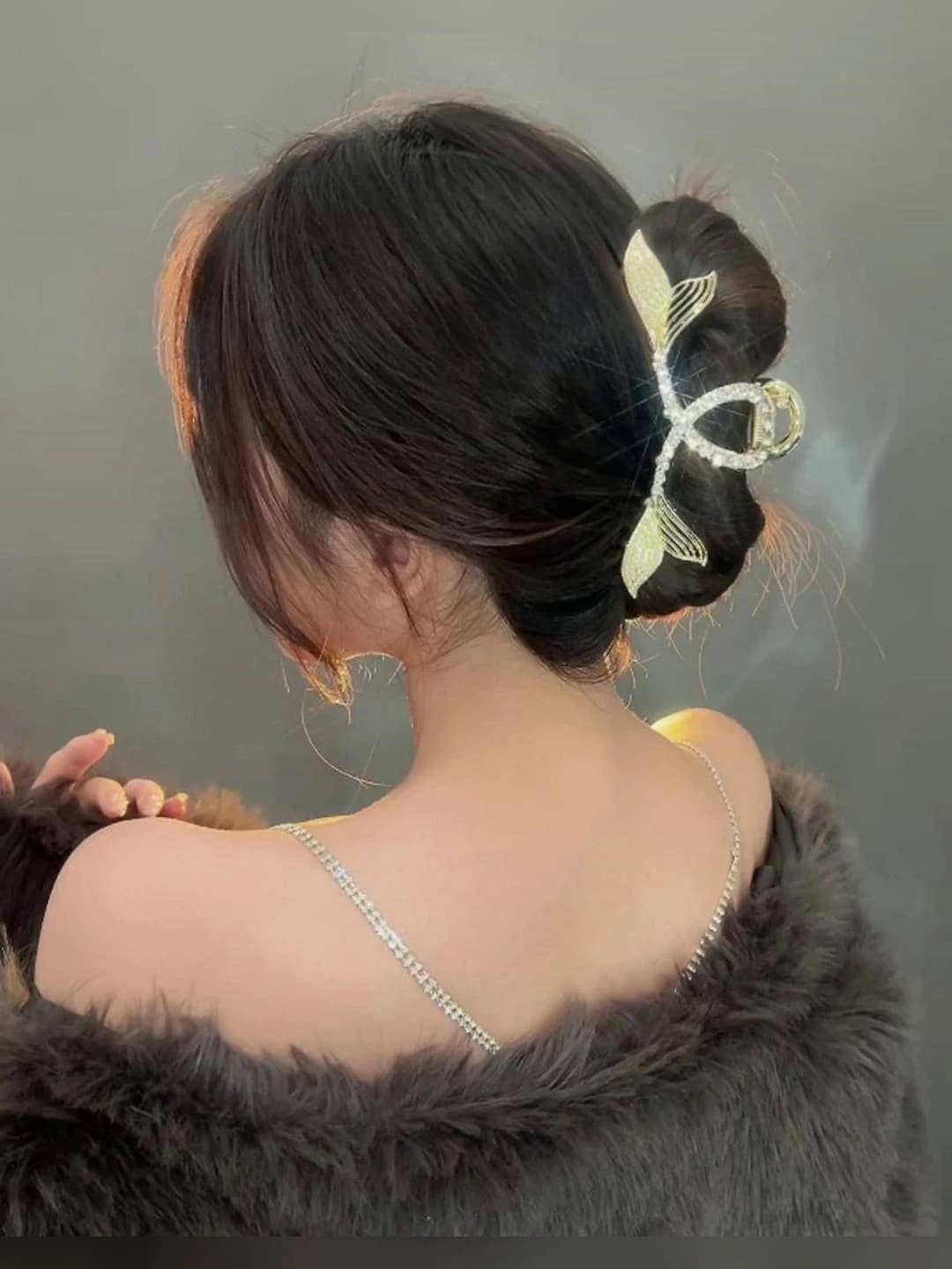 Women's summer stylish pearl fish tail hair clip, elegant hair clip