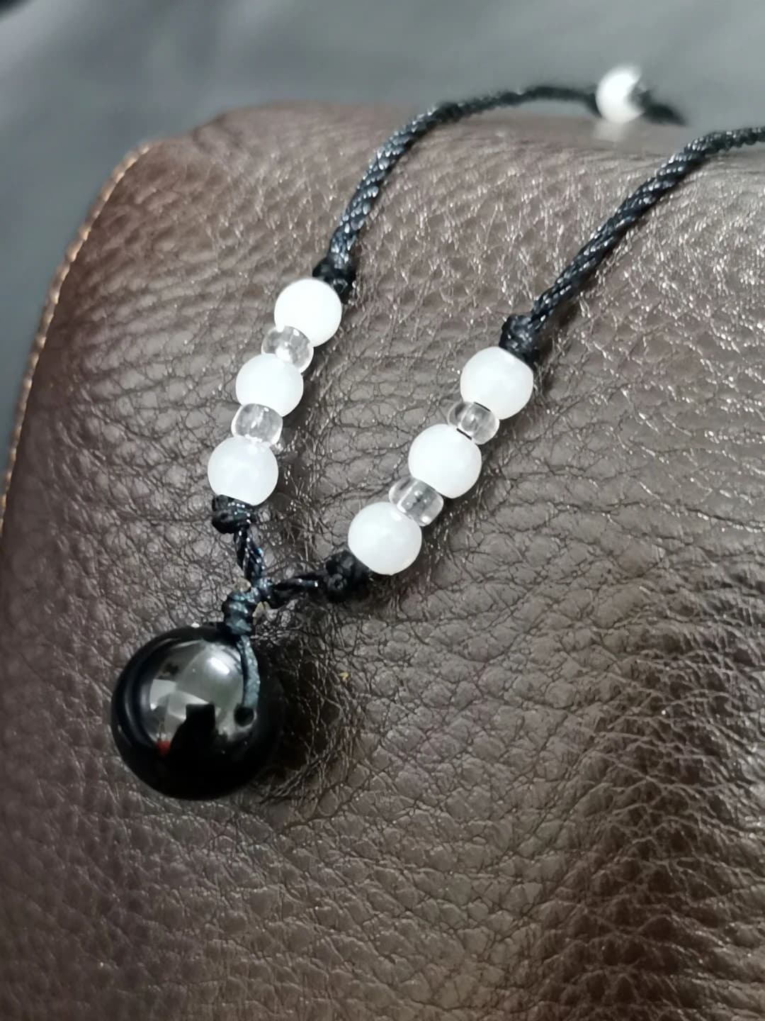 Black cord, black agate