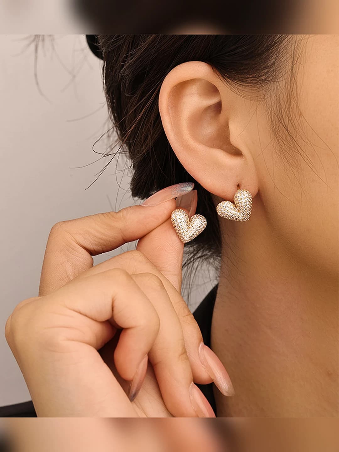 Women's heart-shaped stud earrings with micro-set zirconia and copper alloy