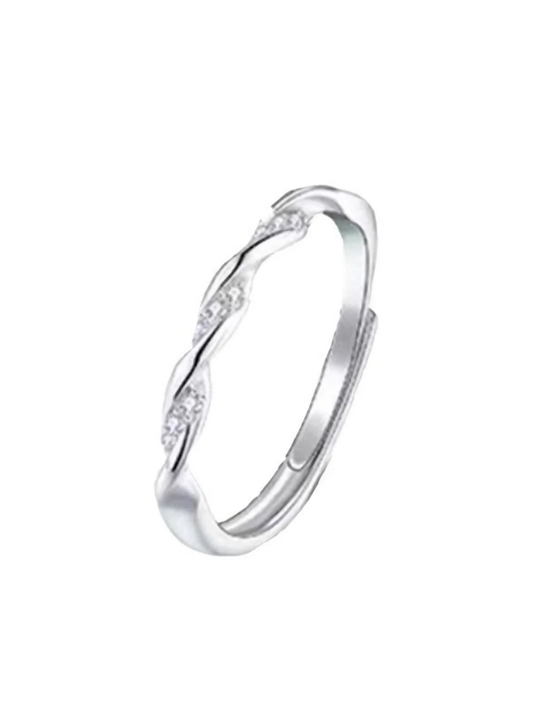Women's diamond ring