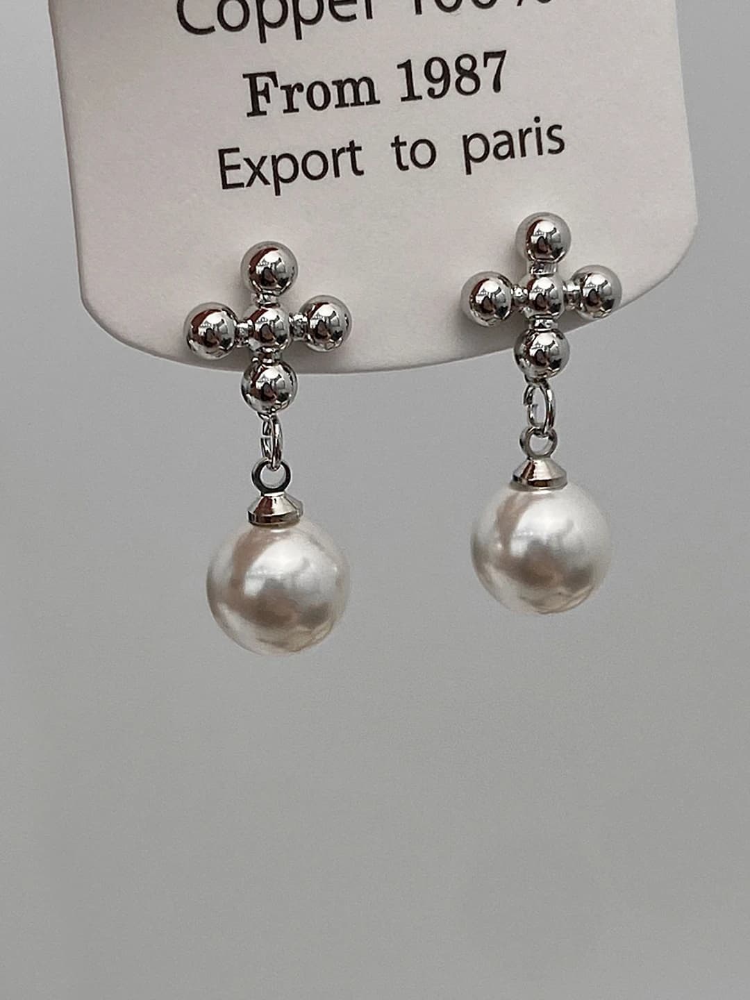 A-131 Silver pearl flower earrings