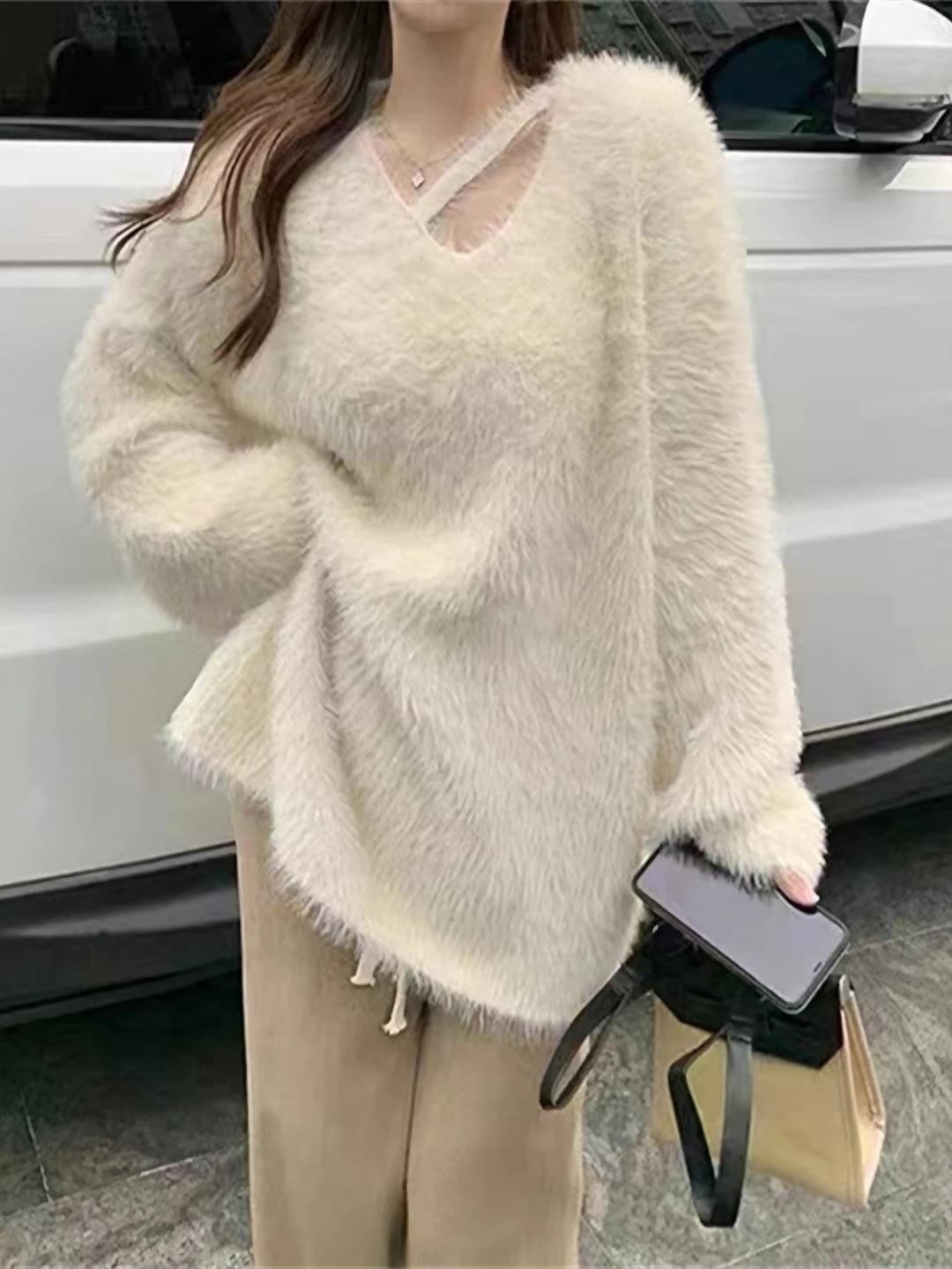 Ayollar uchun kuz-qish mavsumiga mo'ljallangan akril trikotaj sviter, V-yoqali, uzun yengli, bo'sh (oversize) kesim, bir rangli, kundalik uslubdagi pullover