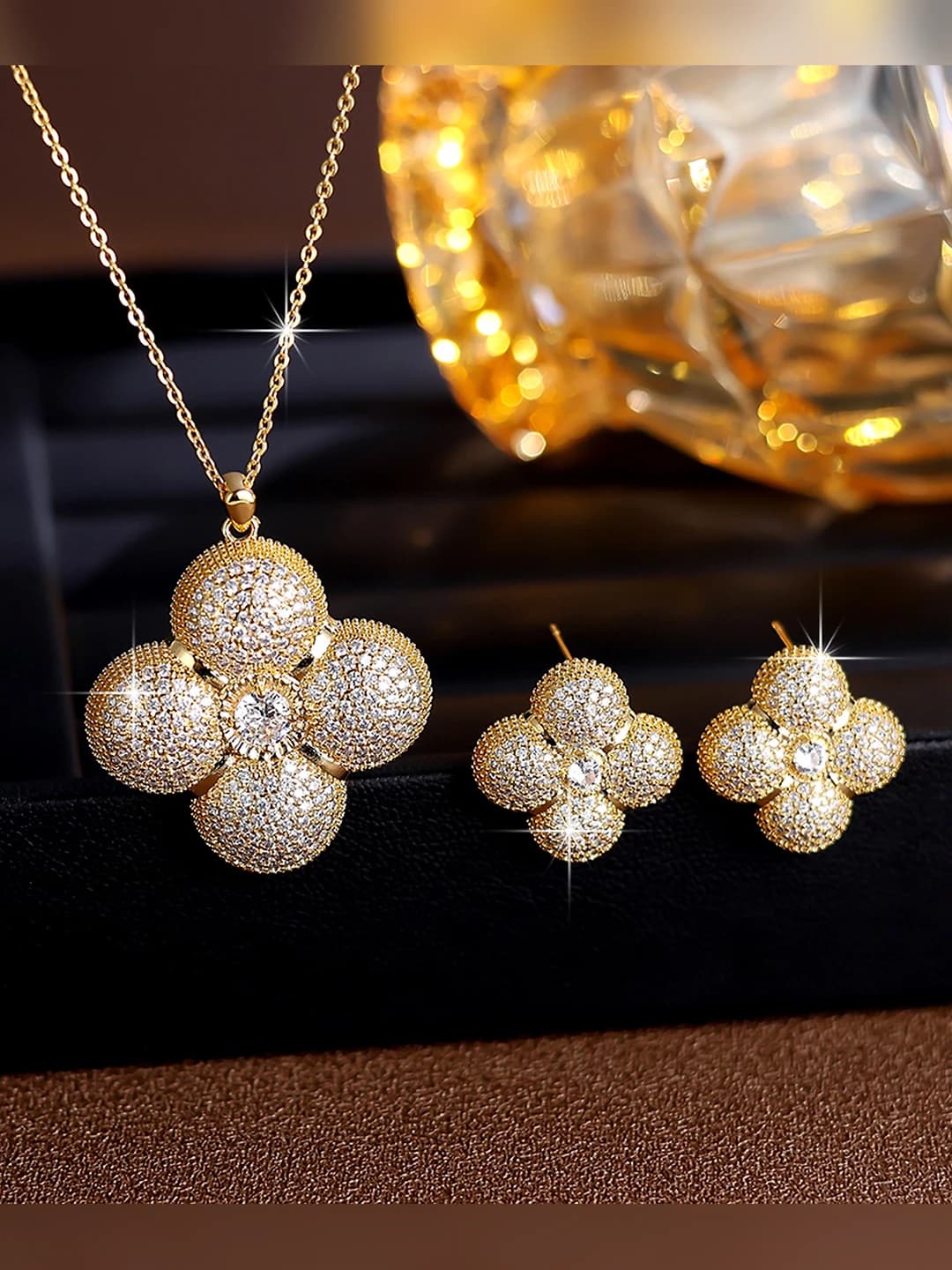 Women's set: full pavé zircon clover earrings and necklace, thin chain, luxury style, plant pattern