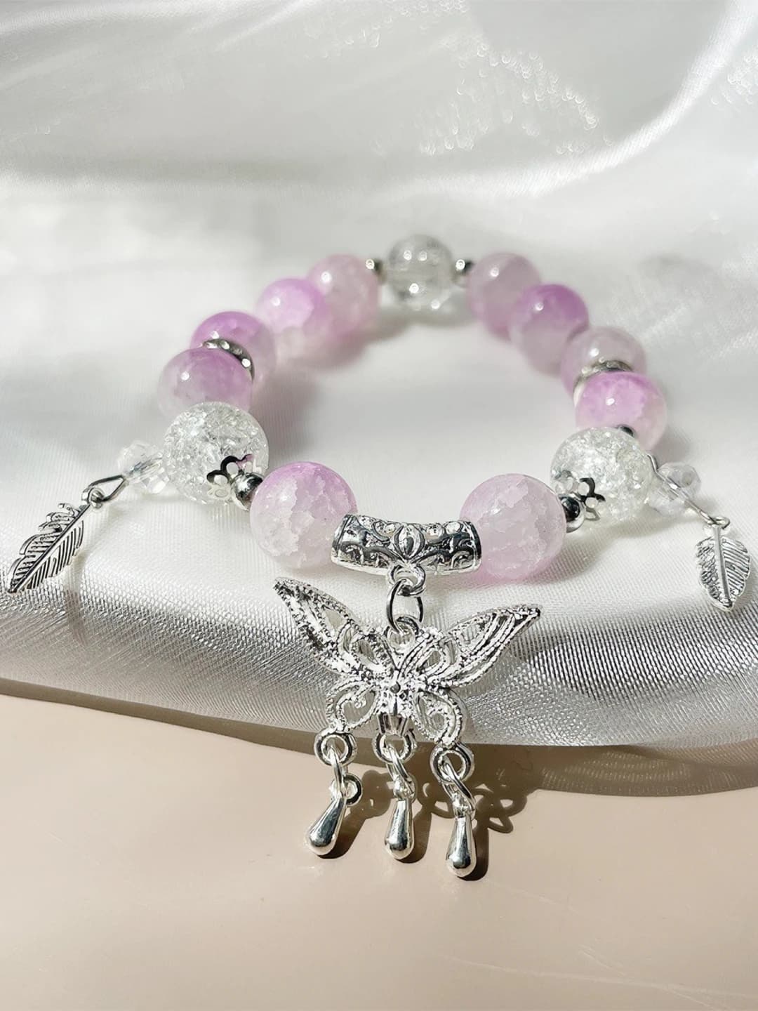 Women's Japanese-Korean style bracelet, made of glass and glassware, handmade, with musical note design element