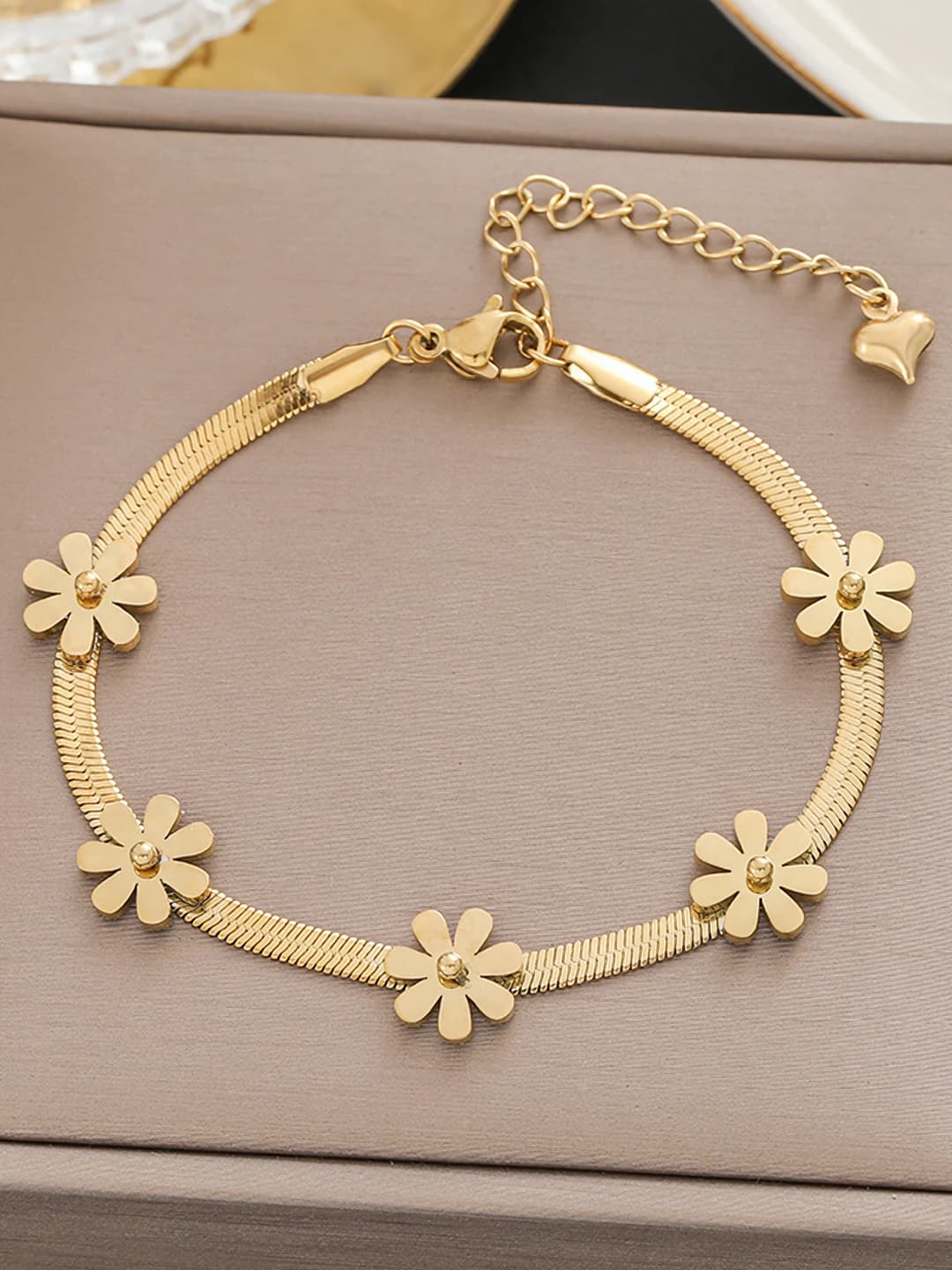 Women's titanium steel bracelet with small daisy and leaf design element, electroplated, fade-resistant, street style