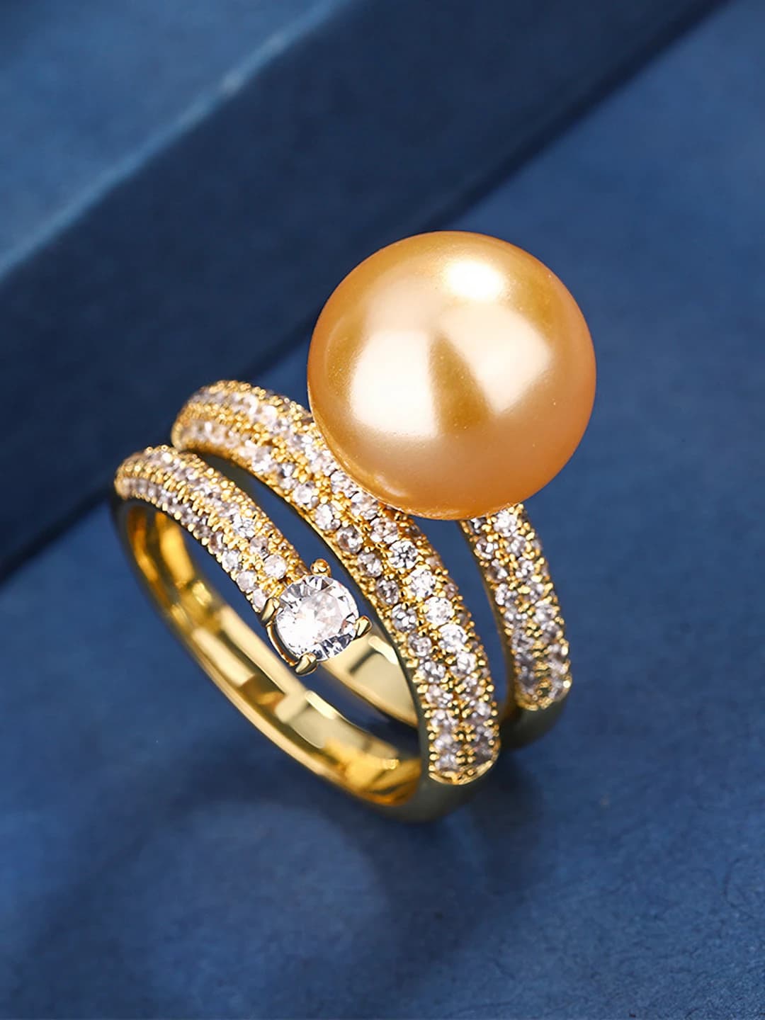 Yellow gold, gold pearl