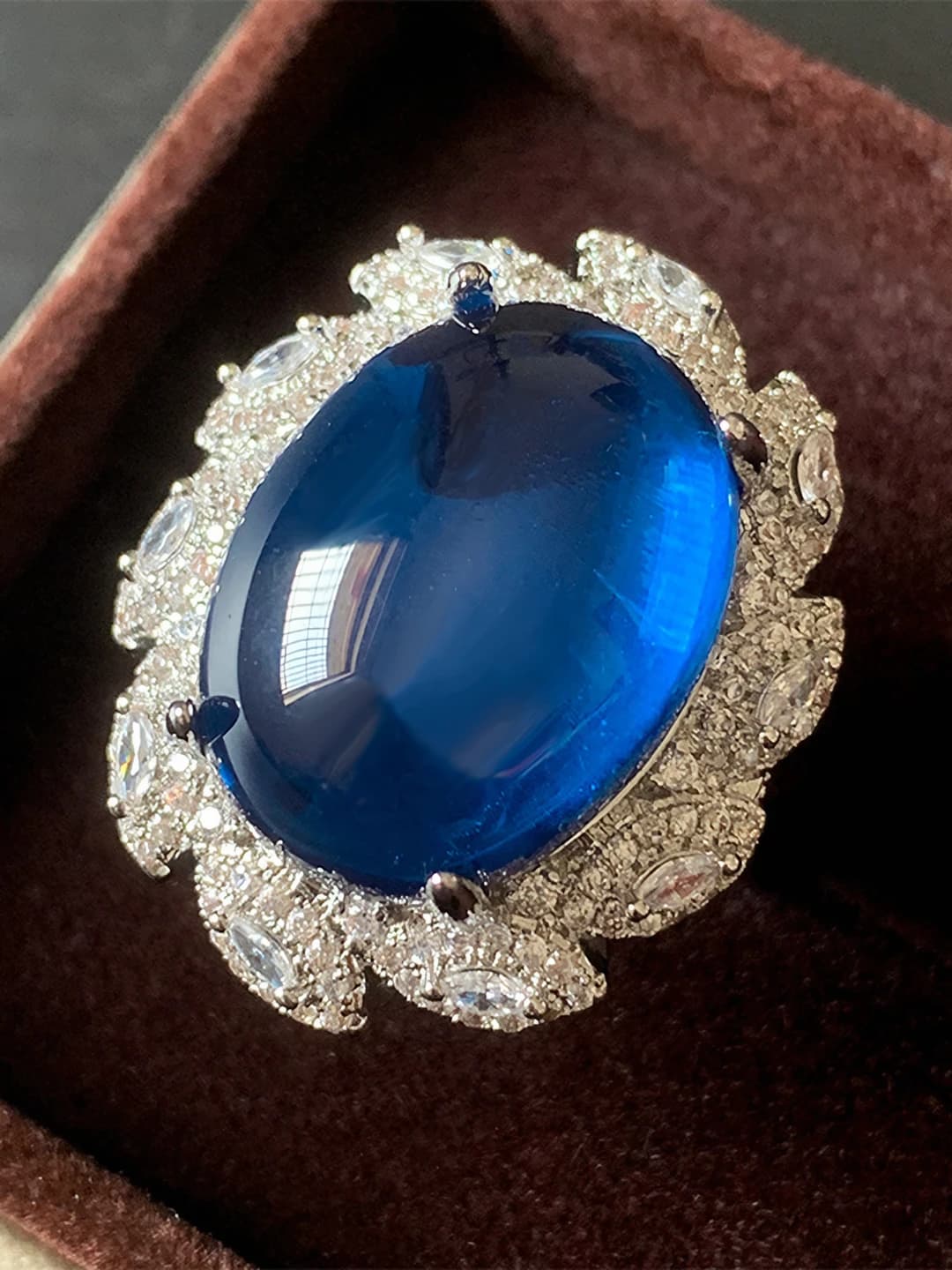 Blue spinel ring