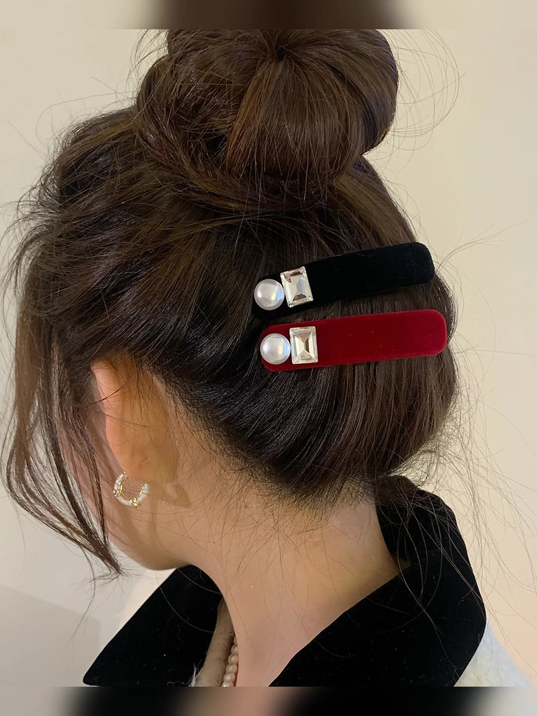 Women's retro velvet hair clips with pearl design element for autumn-winter