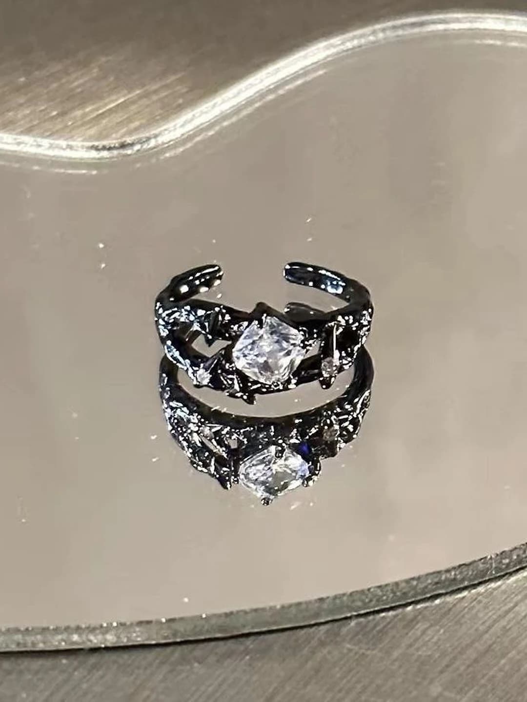 M1090 [Dark star moon] Ring